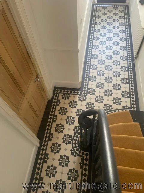 Victorian floor tiles – Path & Hallway – Wood Green
Octagon tiles 100x100mm thick 9mm. Colours: white, pale grey, black.