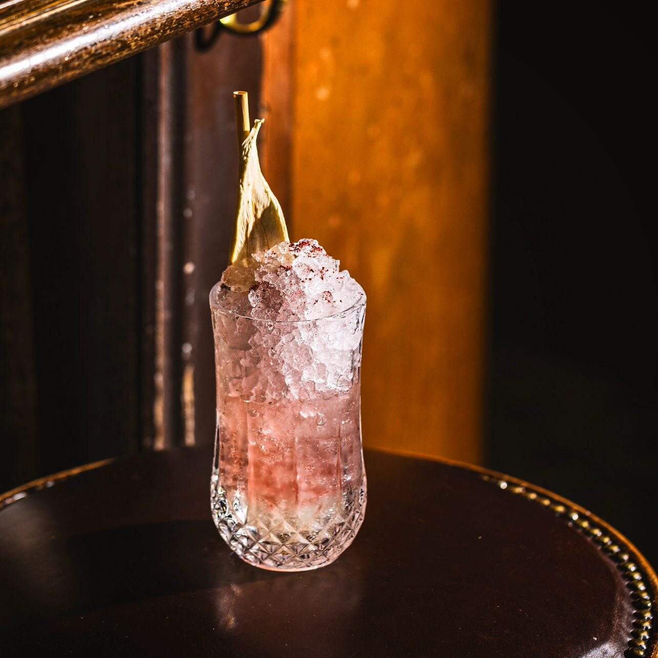 El Sueno Rosa 🌹

Tall, refreshing, and slightly vegetal 

Bombay London dry gin
Sumac vermouth
Parsnip syrup
Dash of magic citrus

Doors open from 5pm-2am

#thelobo #sydneybars #FUEEEGGOO