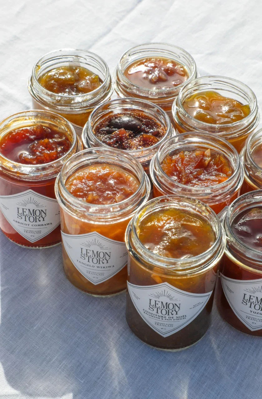 Pots de confitures d'agrumes ouverts Lemon Story.