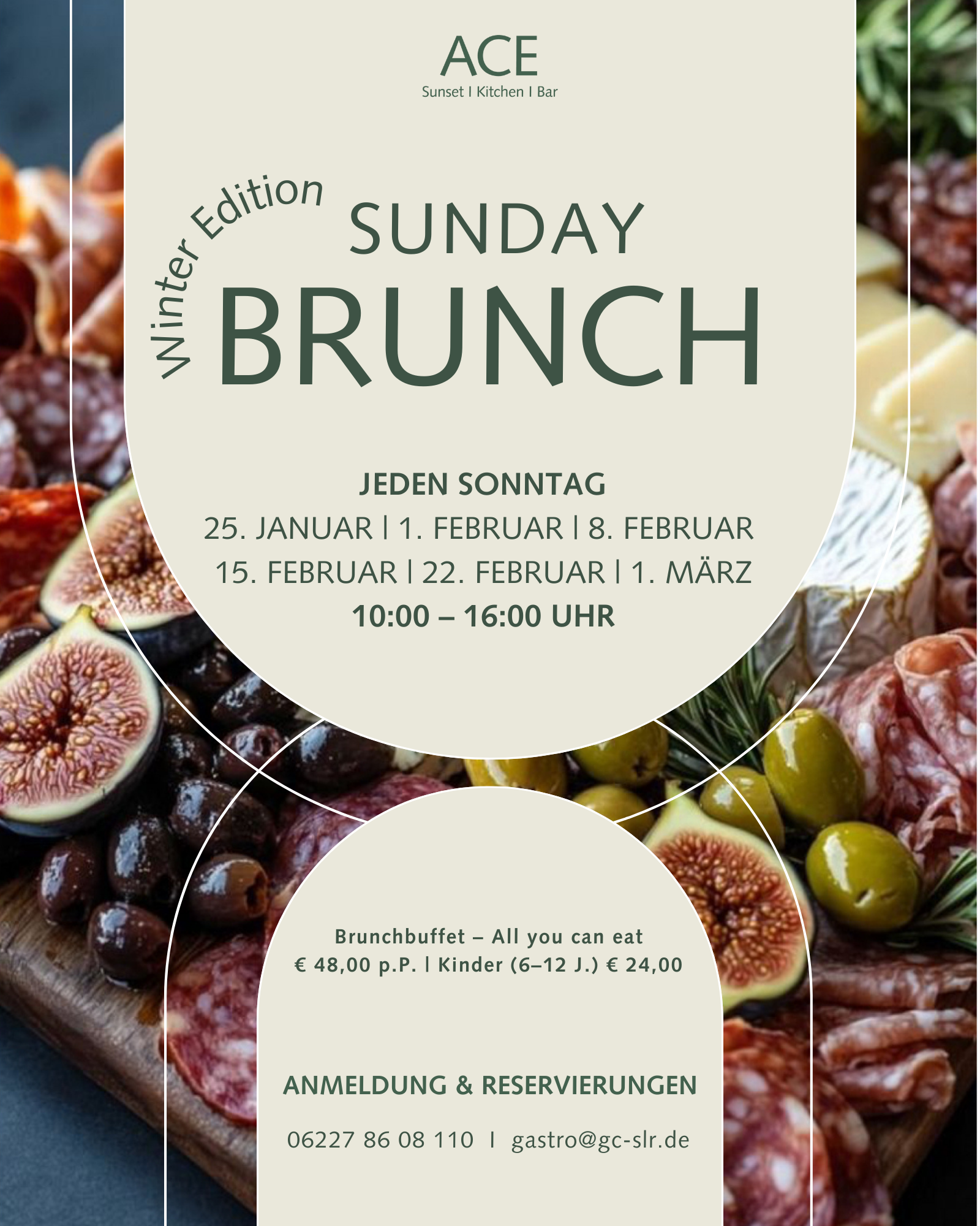 Ein Flyer für ein Winter-Edition Sonntags-Brunch im ACE Sunset Kitchen Bar mit verschiedenen Daten im Februar und März, mit Grill- und Käseplatten, Oliven, Feigen, Schinken, und Wurst auf einem Holzbrett, inklusive Preisinformationen und Kontaktangaben.