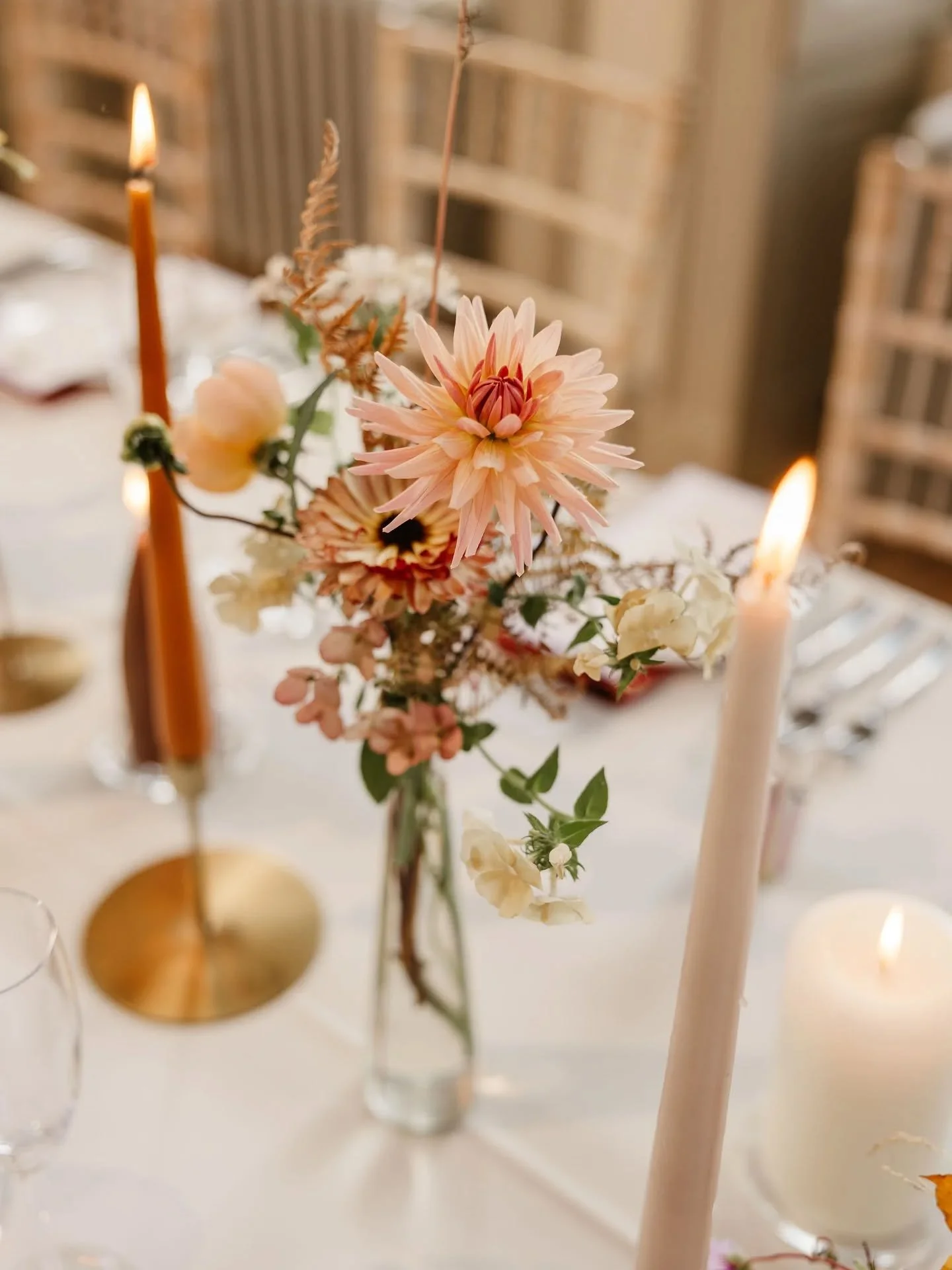 Little flowery September details and hints from M+D's hilltop wedding day last week. 25.09.25 🤍🍂

Including Scottish grown flowers from @mcconnell.blooms @prestonhallestate 

Venue&nbsp;@collective_edin
Planning and styling&nbsp;@coorieweddingplann