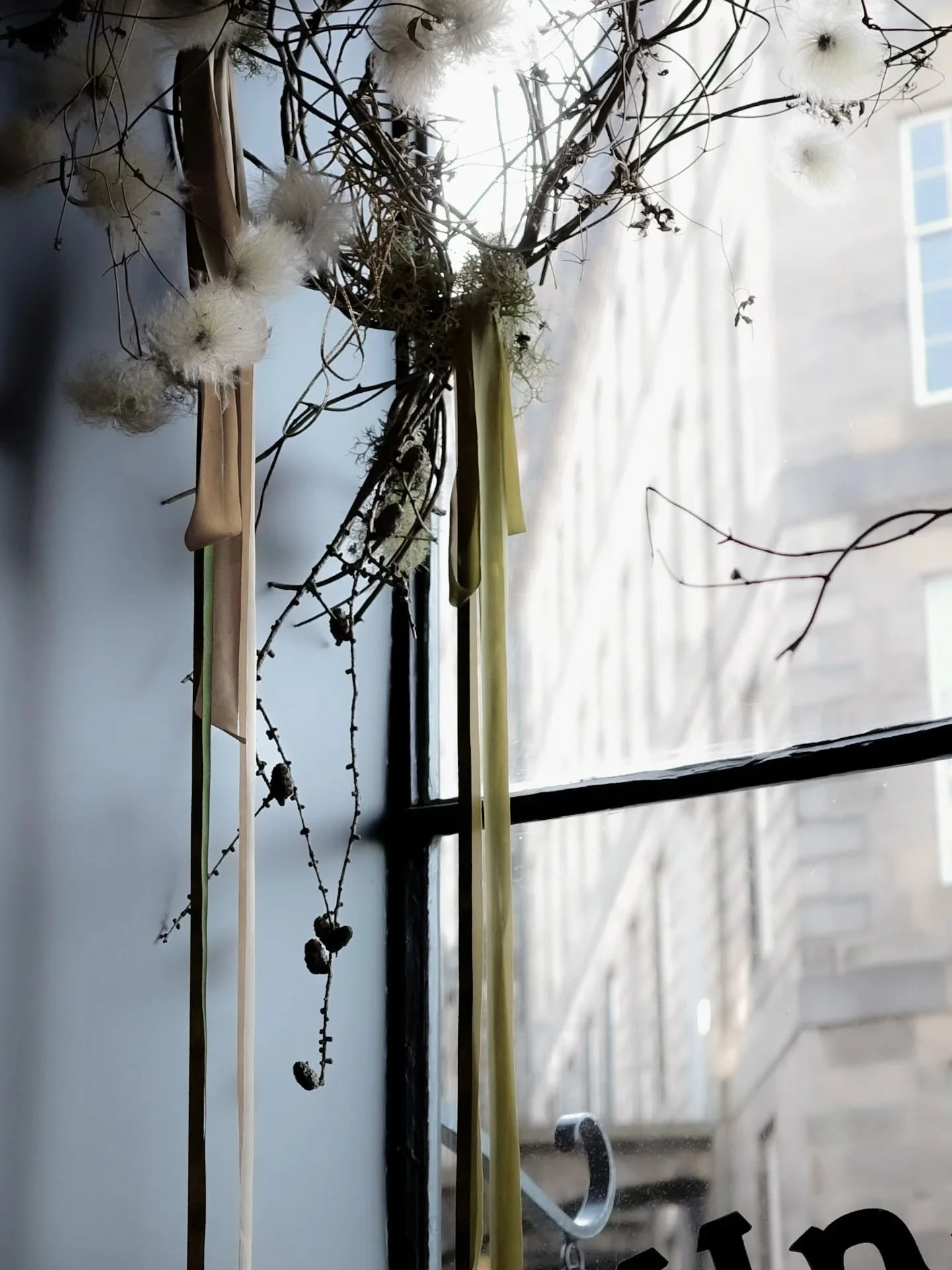 Always a very, very lovely way to kick off the festive season. 

Thank you again so much Roz + David for inviting us along to add some wintery details to your beautiful shop window. And, as always, for the kind and generous supply of coffee and excel