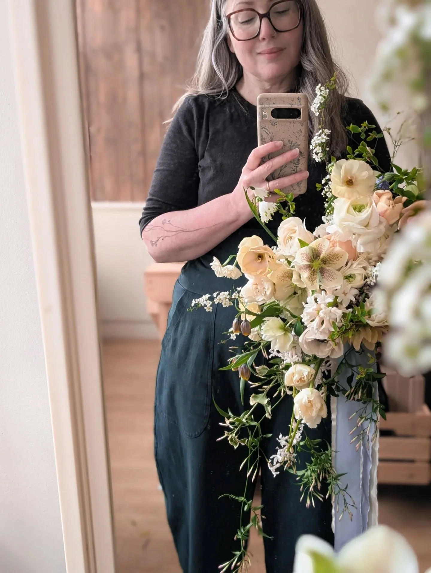 Cascading details for Beth. 🤍

Yesterday marked the first wedding of the year for me; and how very, very lovely it was to have my hands full of flowers again. Narcissi, tulips, the daintiest hyacinths and hellebores galore. Spring swoons. 🤍

Thank 