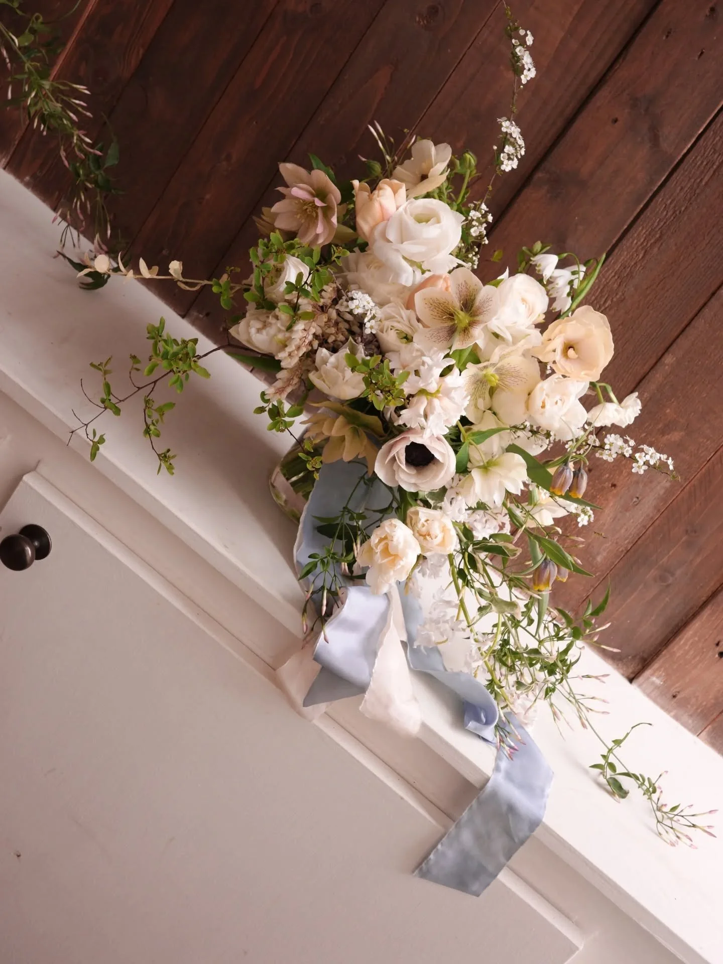 For Beth. 

Dreamy spring ruffles and tumbles bundled up in powdery blue twirls. Softly, very softly, leaning into the season 🤍

Including flowers from @keepingtheplotflowers @mcconnell.blooms and @amaranthus_flowers 

Ribbons by @thebotanicaldyer 
