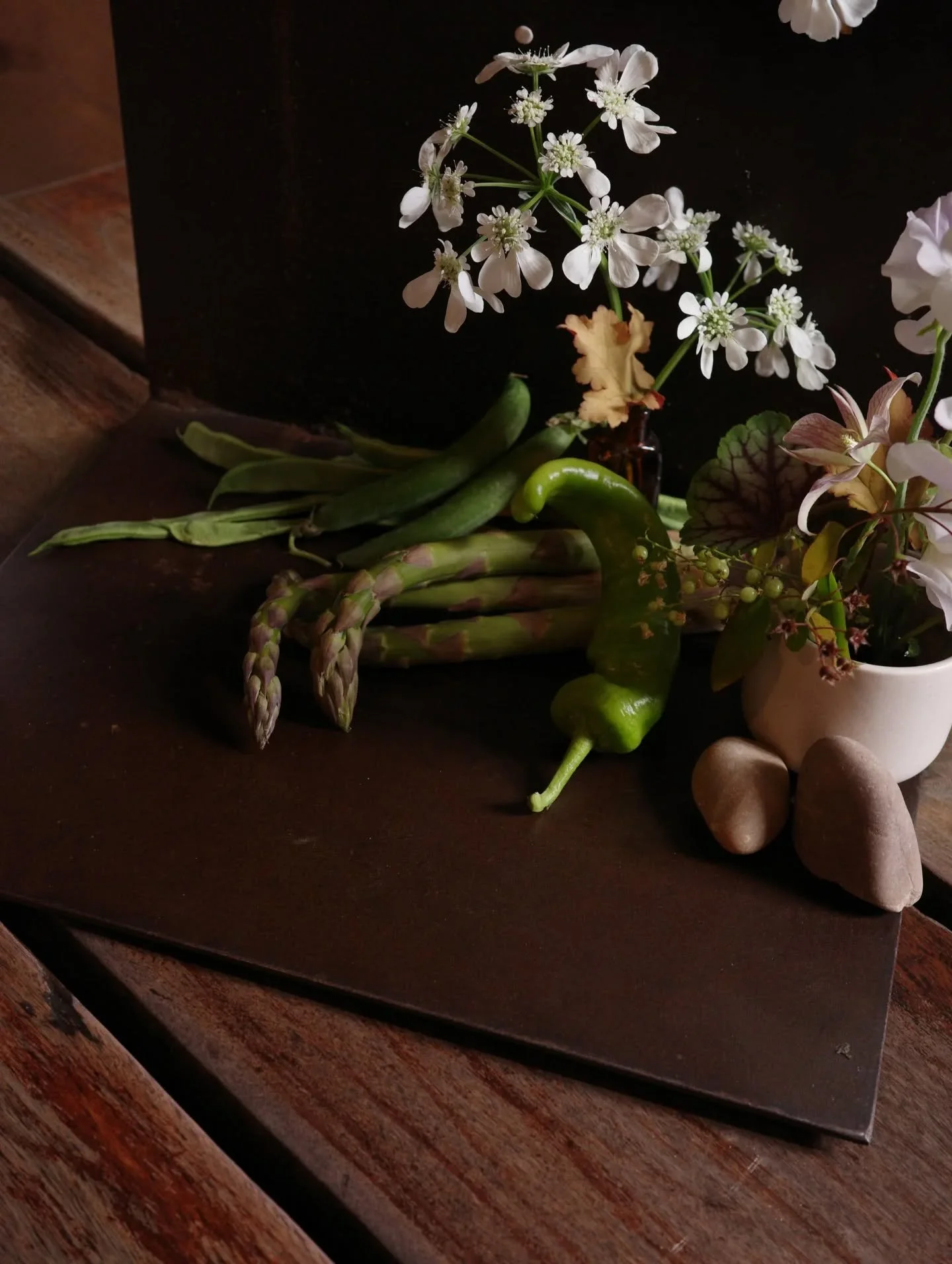 A collection of little vegetable details from H+B's wedding celebrations at @timberyard10 last night. Massive congratulations to them, and a very big thank you too for a super fun veggie-filled brief 🥬🤍🫛🤍

Vegetables from @eastneukmarketgarden (v
