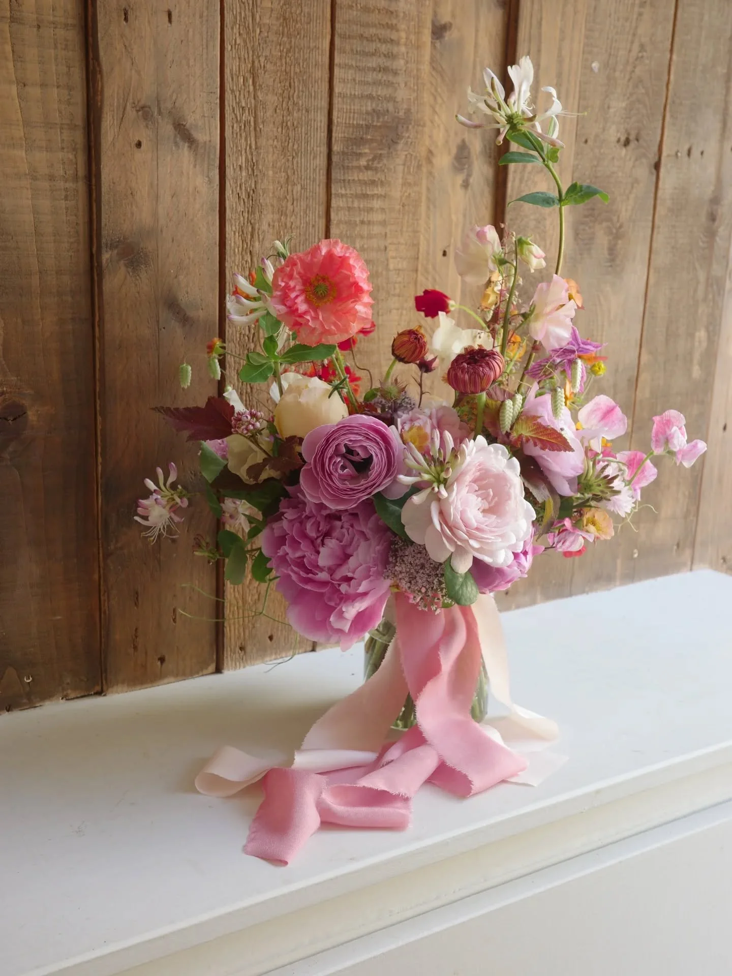 A bundle of pink and orange for J who married her C on a sunny Monday afternoon. 🩷🧡

Flowers from @amaranthus_flowers 
Ribbons from @cfleursdesign 

June wedding inspo | June brights | honeysuckle and roses | pretty in pink | summer elopement| city