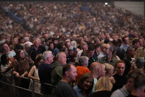 170524BryanAdams_100-thumb.jpg