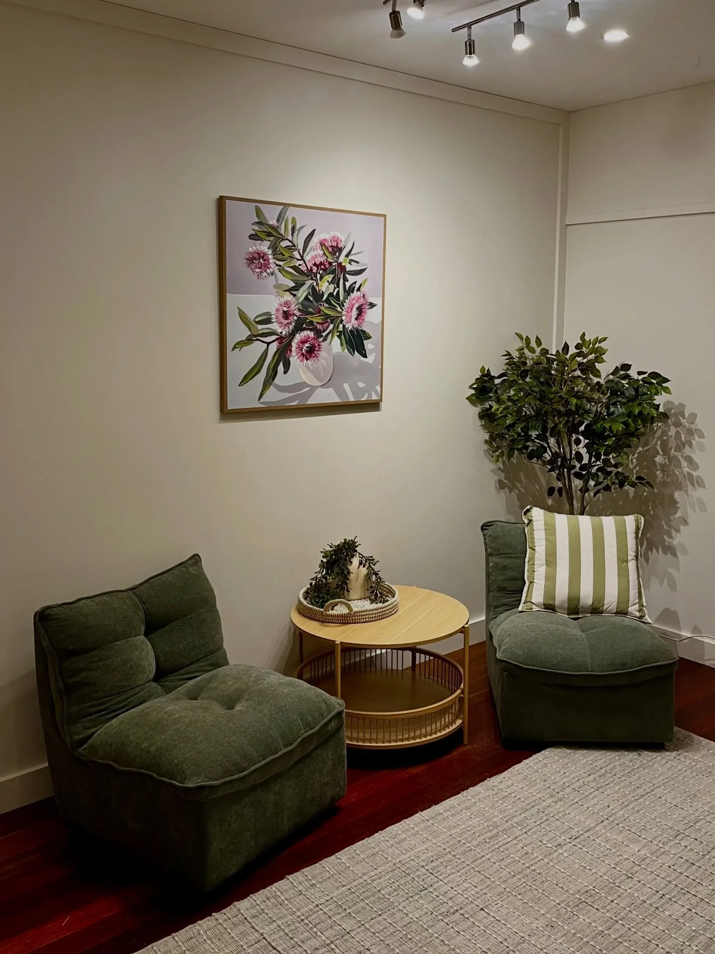 Join me in @the.village.collective__ wellness room for a naturopathic consultation 💫 Next available clinic day is Wednesday February 25th for an initial, follow-up or acute consultation 🤍

I am dispensing bespoke herbal tonics, herbal creams and Au