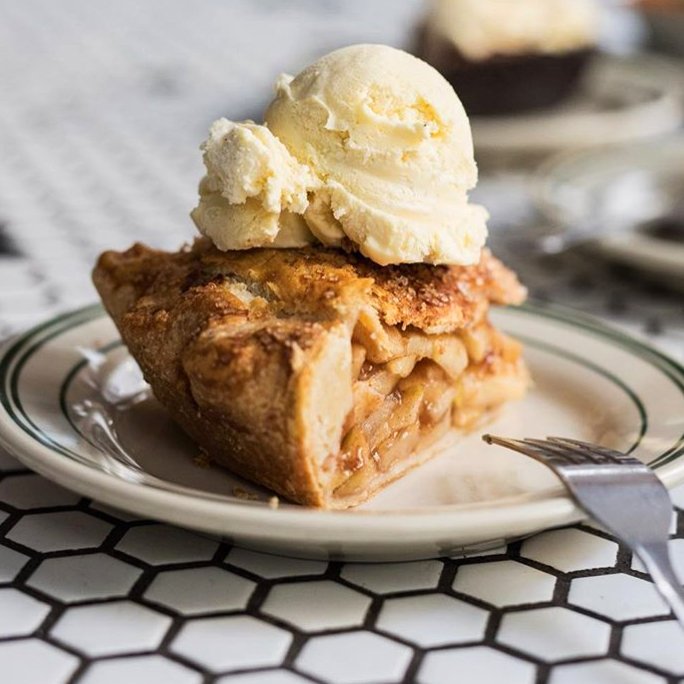 ApplePieIceCreamSlice.jpg