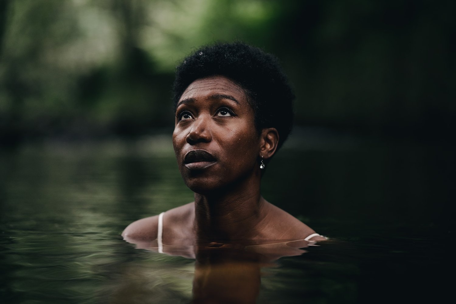 Model-emma-goulding-portrait-in-river-calder.jpg