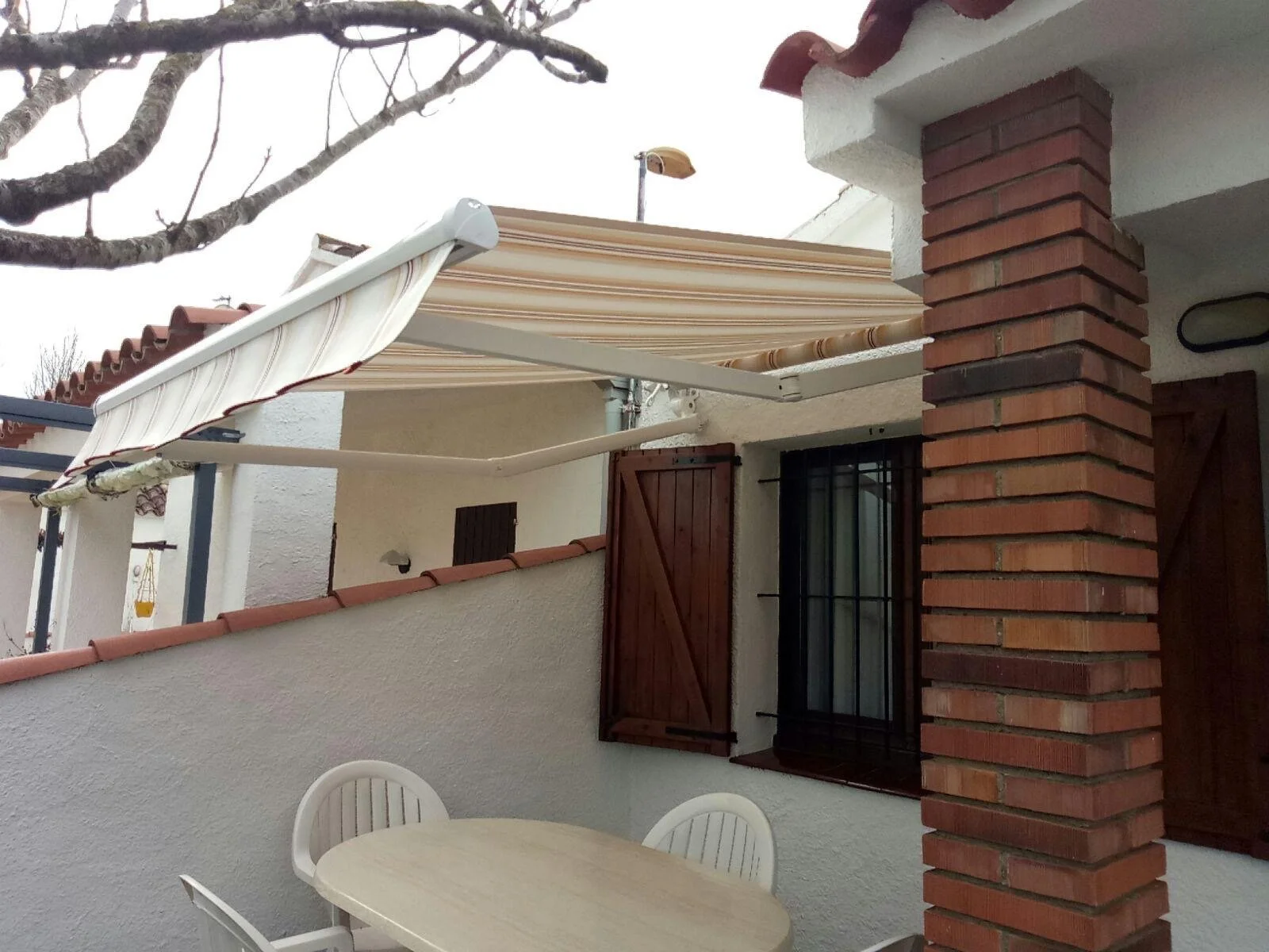 Braç invisible amb braç de creuament