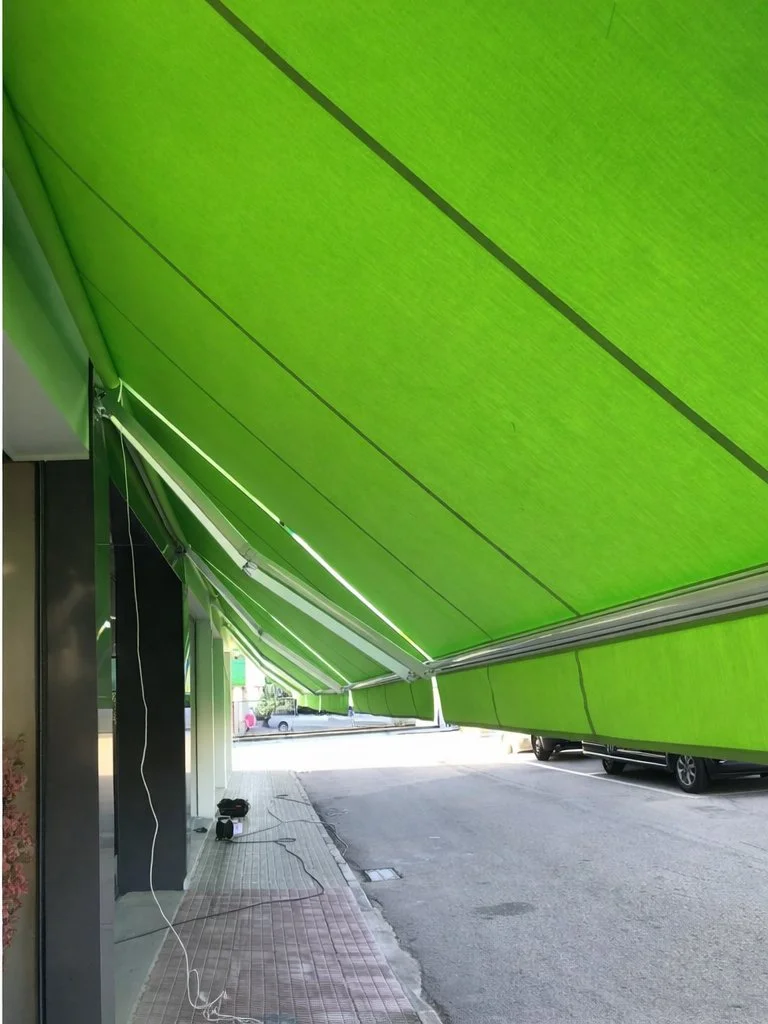 Instal·lació de tendals de braç invisible