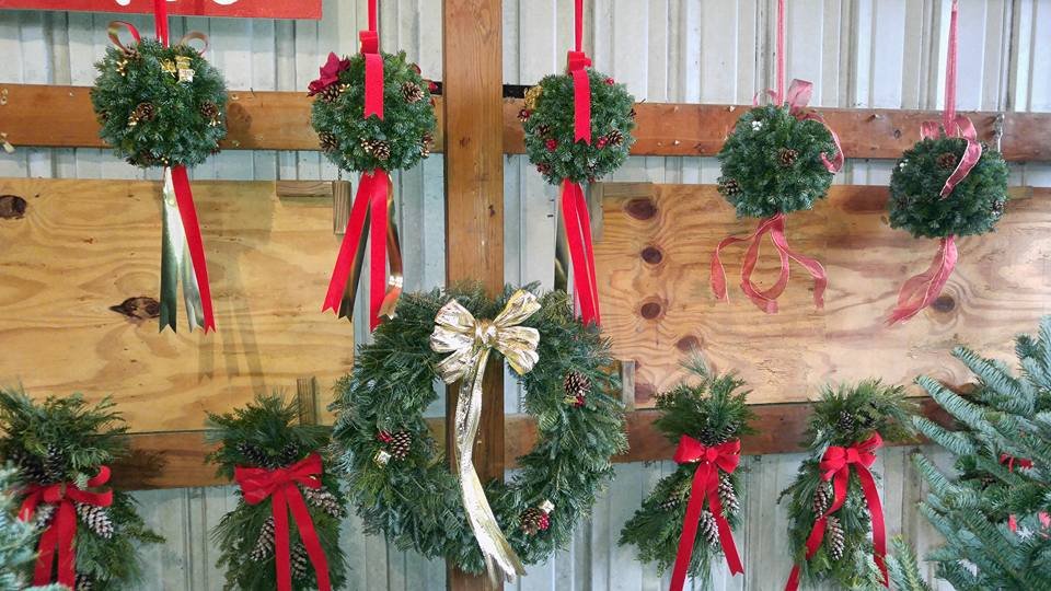 VanErt_Wreaths_on_wall.jpg