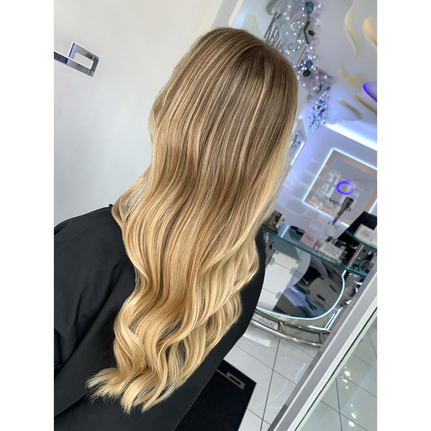 | W i n t e r  B l e n d |  All eyes on this sensational, signature honey blonde balayage refresh by Steph ♡︎

SWIPE &lt; across for more &lt; IMAGES and the &lt; BEFORE 📸
📷 

𝗗𝗢𝗡&rsquo;𝗧 𝗠𝗜𝗦𝗦 𝗢𝗨𝗧 𝗼𝗻 𝗼𝘂𝗿 𝗳𝗮𝗻𝘁𝗮𝘀𝘁𝗶𝗰 𝗰𝗼𝗹𝗼?