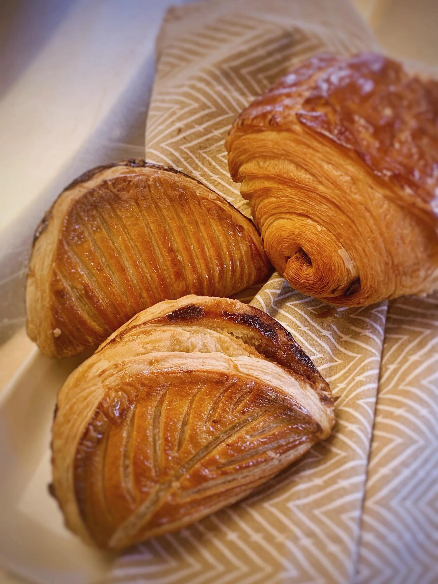 Peach & Amaretto Chausson & Pain au Chocolat