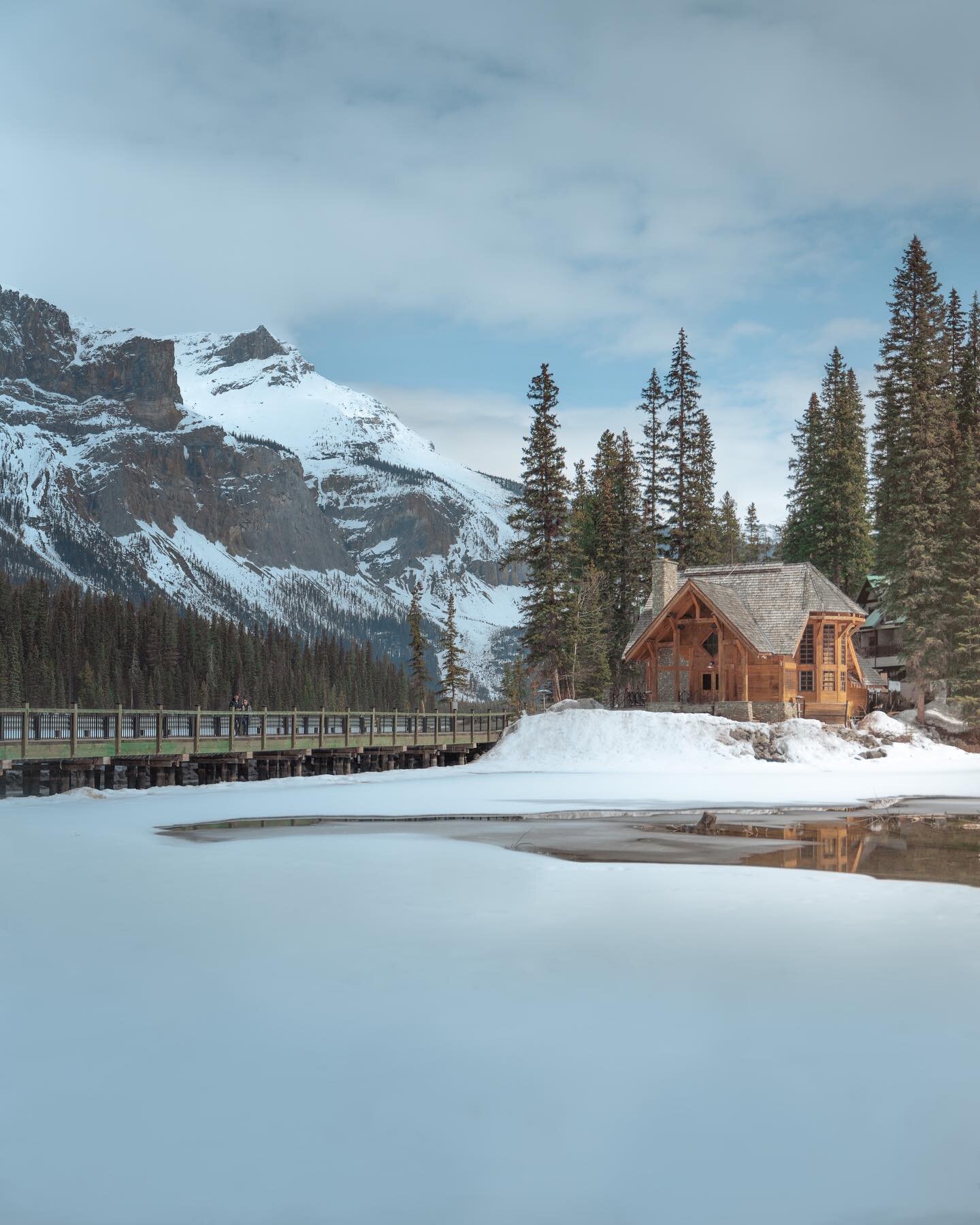 📍Yoho National Park, Canada

It may be the smallest of the Rockies national parks but it packs a punch.

Towering peaks, dense forests teeming with wildlife, glaciers galore, and the second highest waterfall in Canada. They can all be found in Yoho 