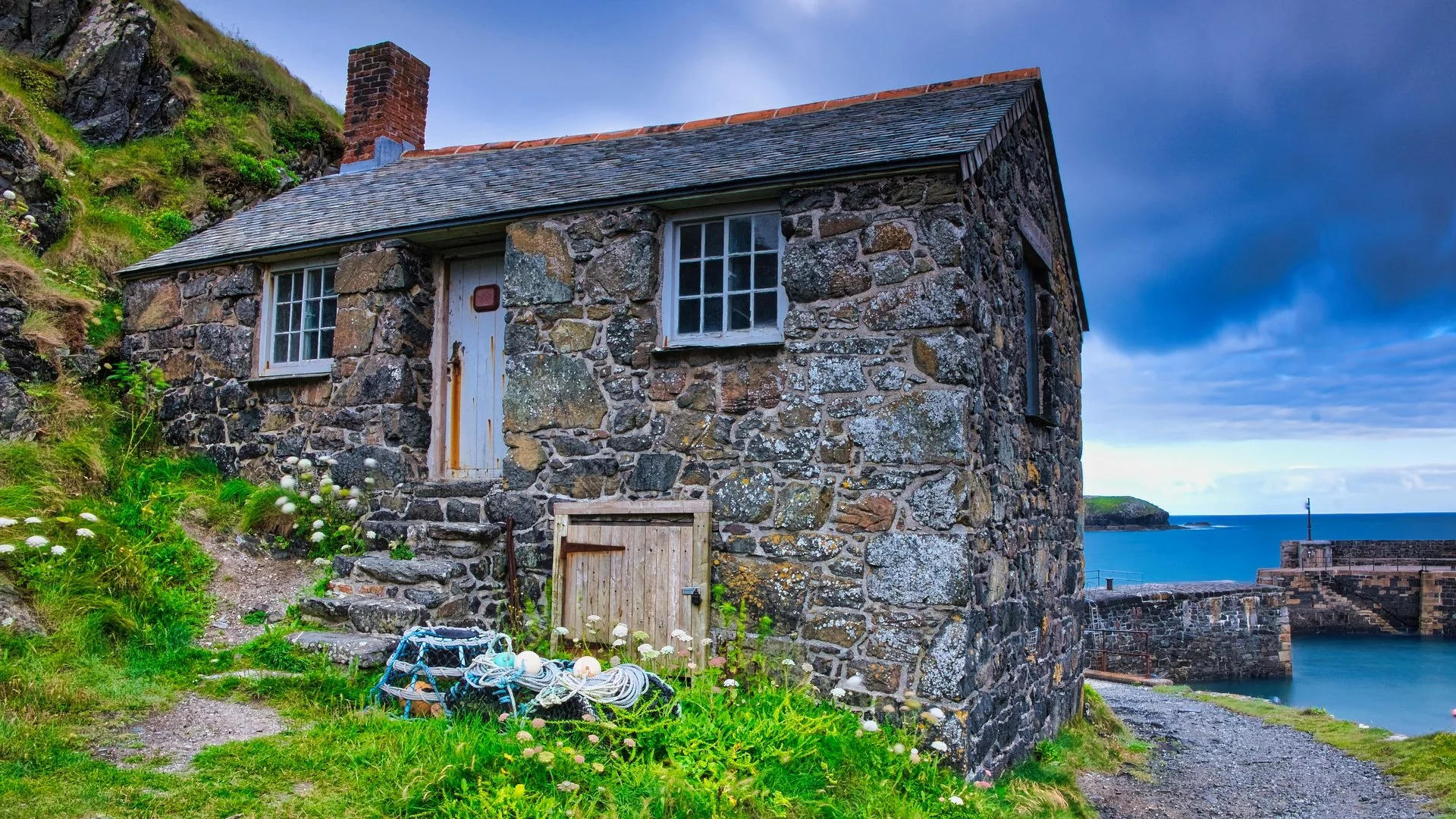 Mullion Harbour Shack.jpg