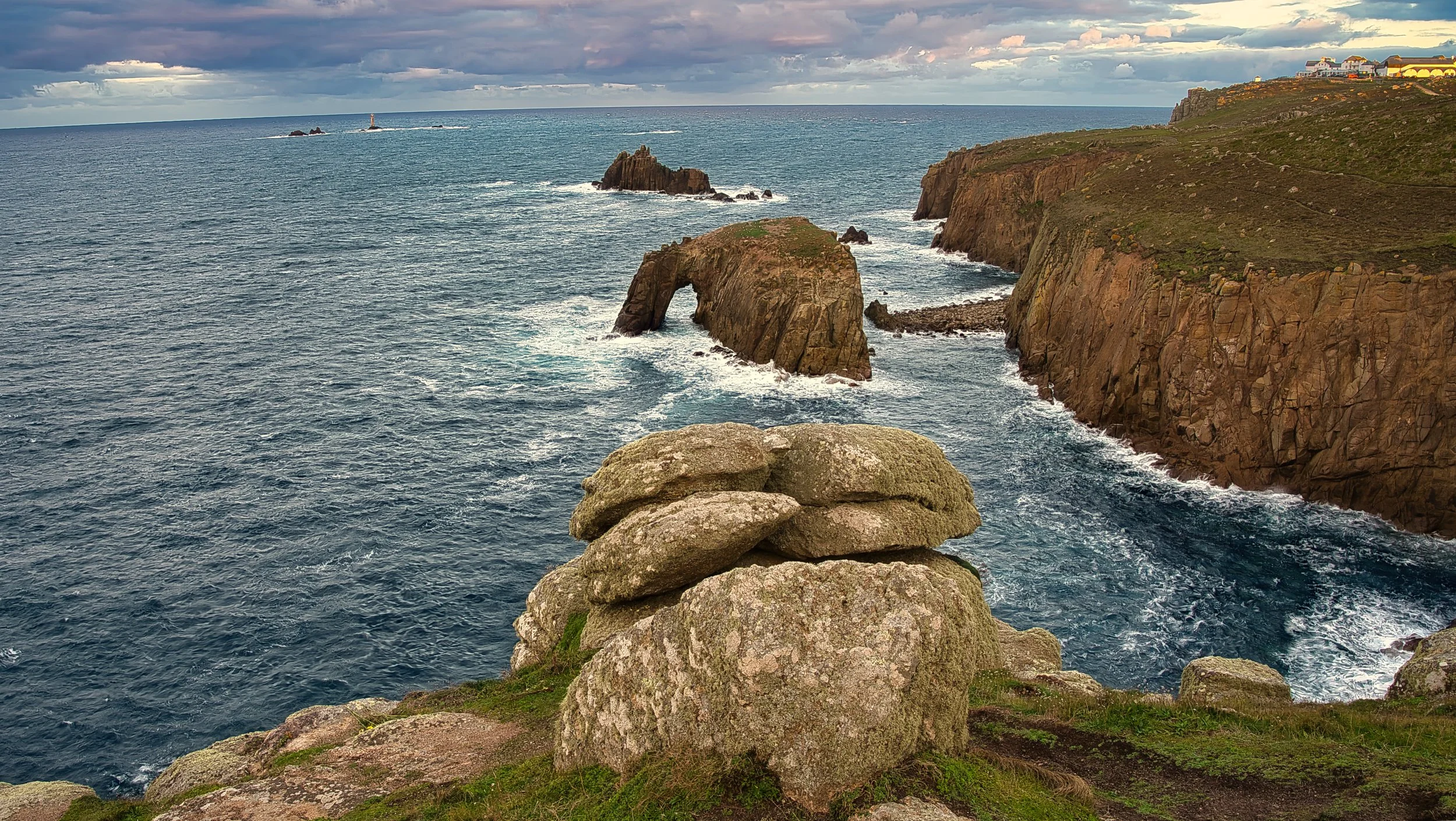 Enys Dodnan Arch, Lands End