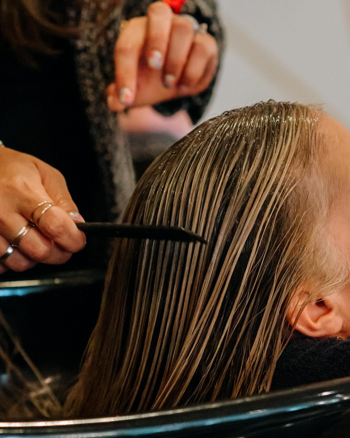 Weekends are meant for great hair and even better company 😉 
&bull;
&bull;
&bull;
&bull;
#sanfranciscohairstylist #sanfranciscohaircolor #bayareahaircolorist #sfhairstylist