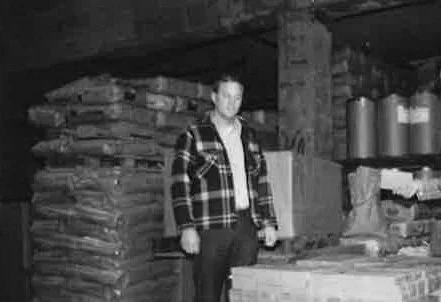 1976 - Paramold Manufacturing is Born