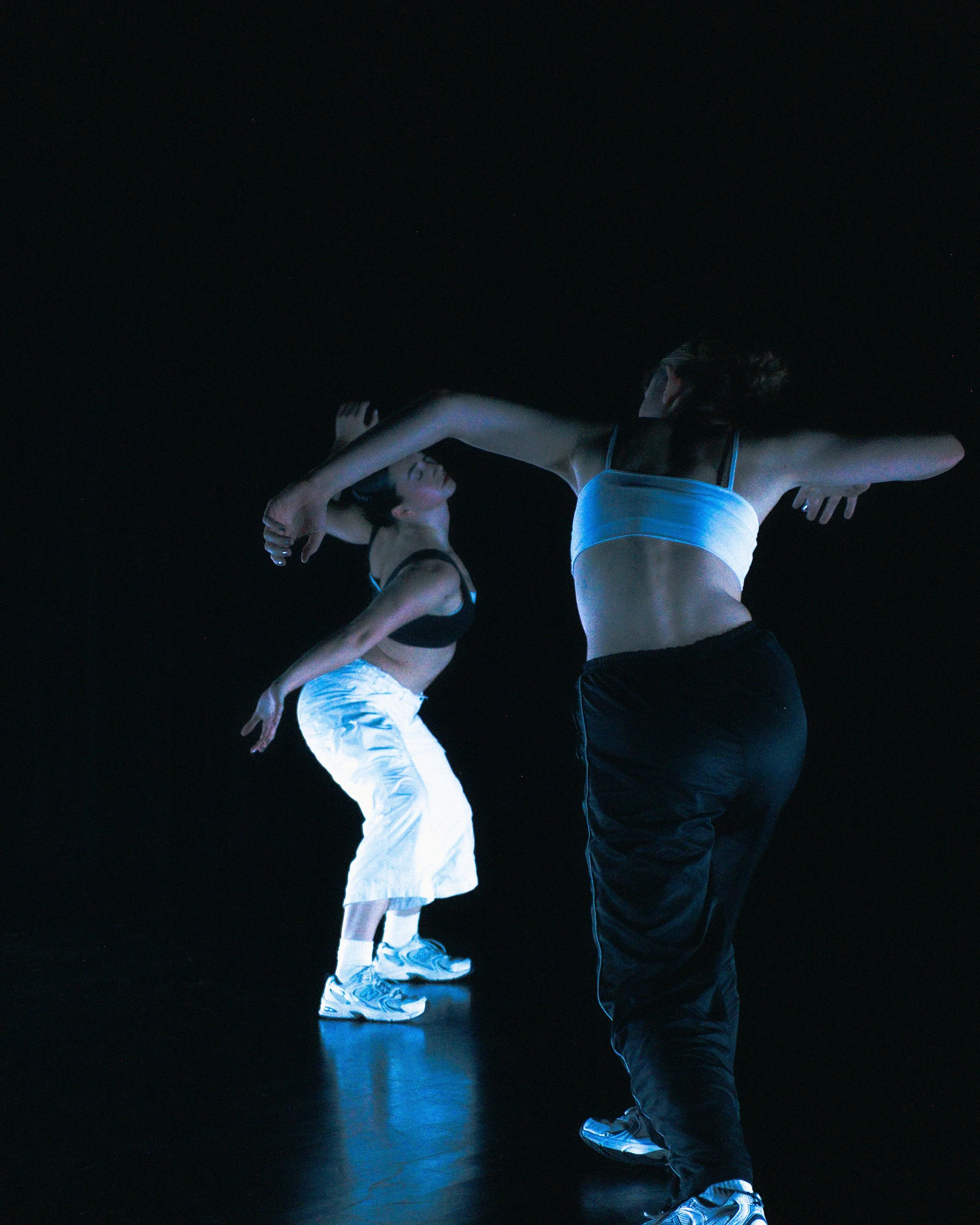 "dissolving" - Lucca Bella Stothers et Jeanne Tétreault. Photo par Sam Barriault. 