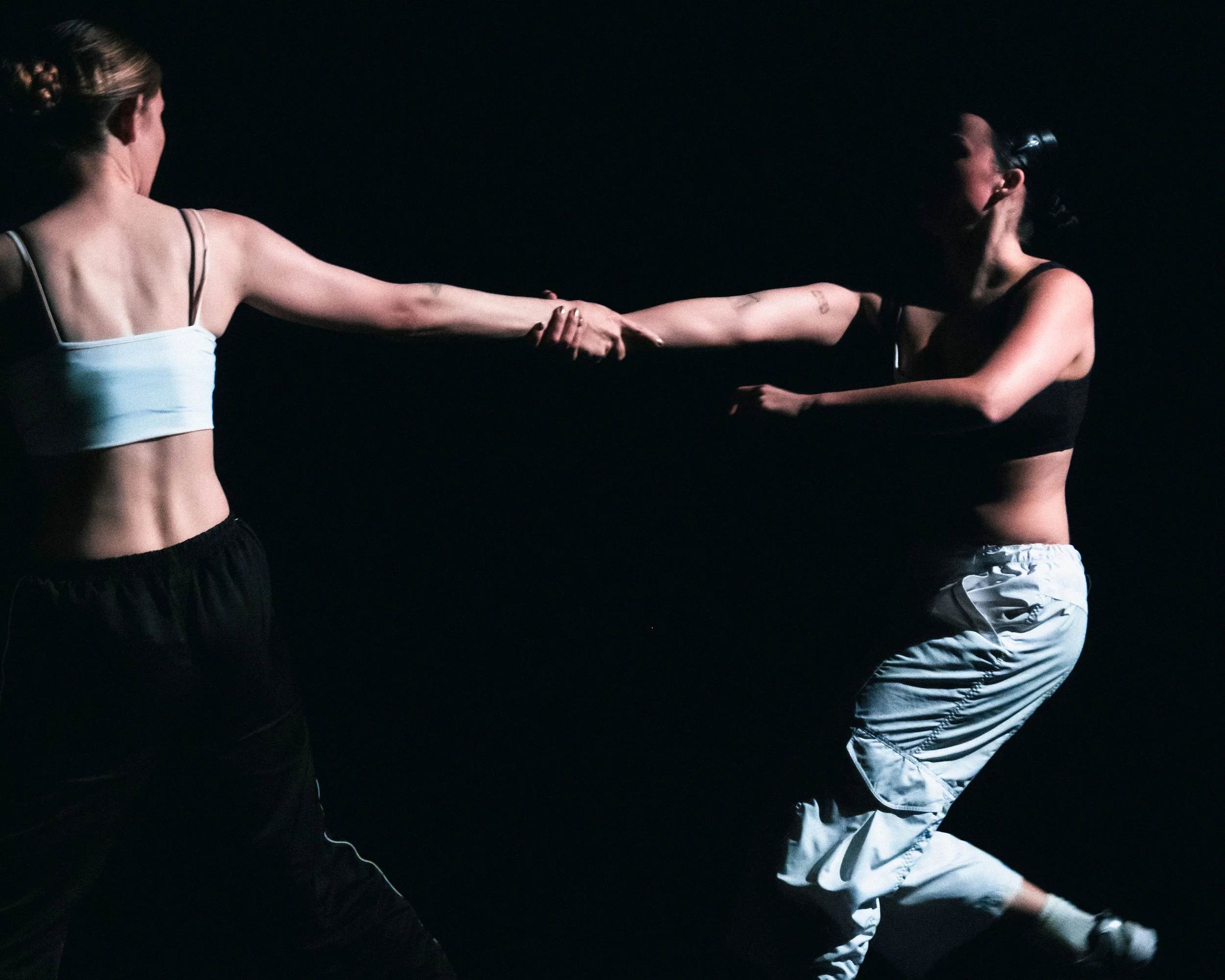 "dissolving" - Lucca Bella Stothers et Jeanne Tétreault. Photo par Sam Barriault. 