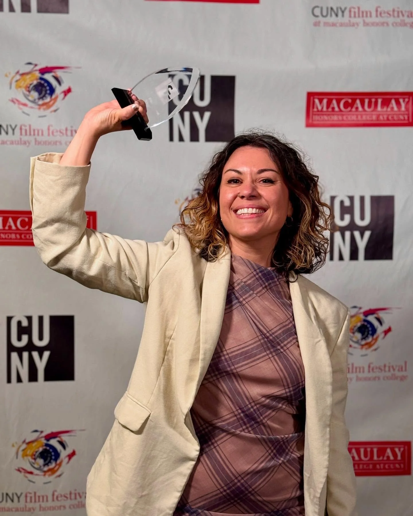 ✨ &ldquo;You are invited to leave&rdquo; ganhou o pr&ecirc;mio de melhor document&aacute;rio no CUNY Film Festival.

Um festival que re&uacute;ne filmes de 25 institui&ccedil;&otilde;es da City University de Nova York &mdash; uma cidade dentro da cid