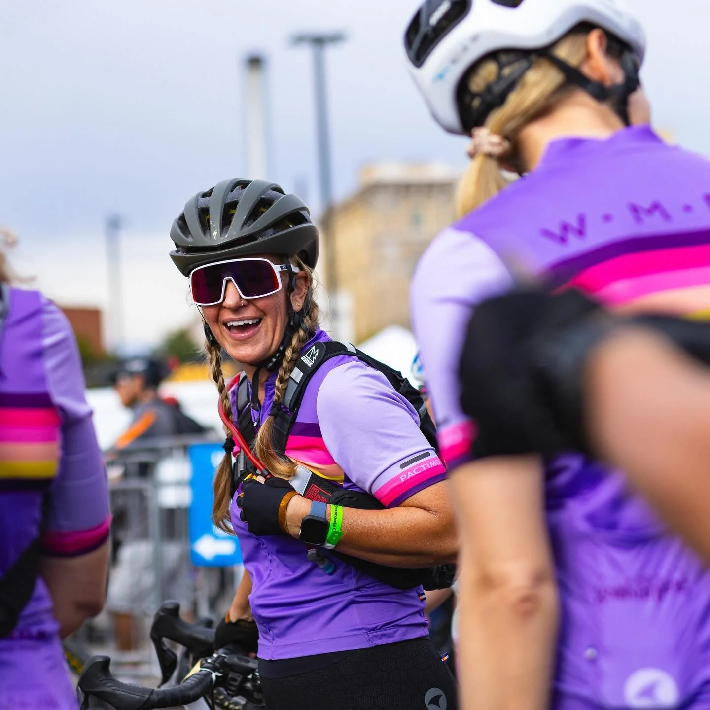 Reflecting on the warmth everyone brings to Grassroots Gravel. There&rsquo;s something special about the atmosphere we all create together each October. It&rsquo;s a chilly one today. Keep being cool, and stay warm. 💚 

📸 @kimoutgallivanting