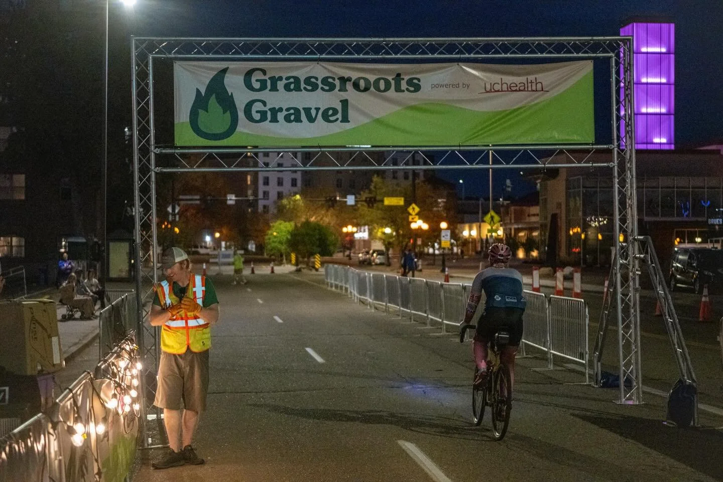 This is for everyone. And we&rsquo;ll be there for all of you at the finish. 🏁 Already looking forward to those marathon days of Grassroots Gravel weekend in October when our team starts and ends the day in the dark. We do it cuz we 💚 you all.

📸 