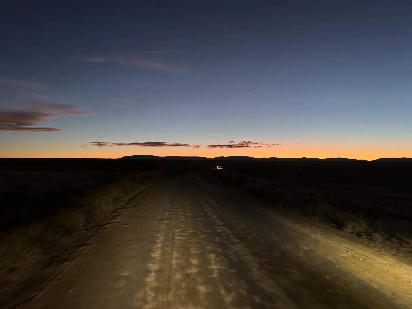 Another @redcreekrally evening in the books. 🌄 Every Tuesday. Every person. Every pace. Usually cap the night with tacos at @pampanofoods 🌮 😋 These rides will brighten your week. Don&rsquo;t take our word for it. Come hang sometime! #ridepueblo #g