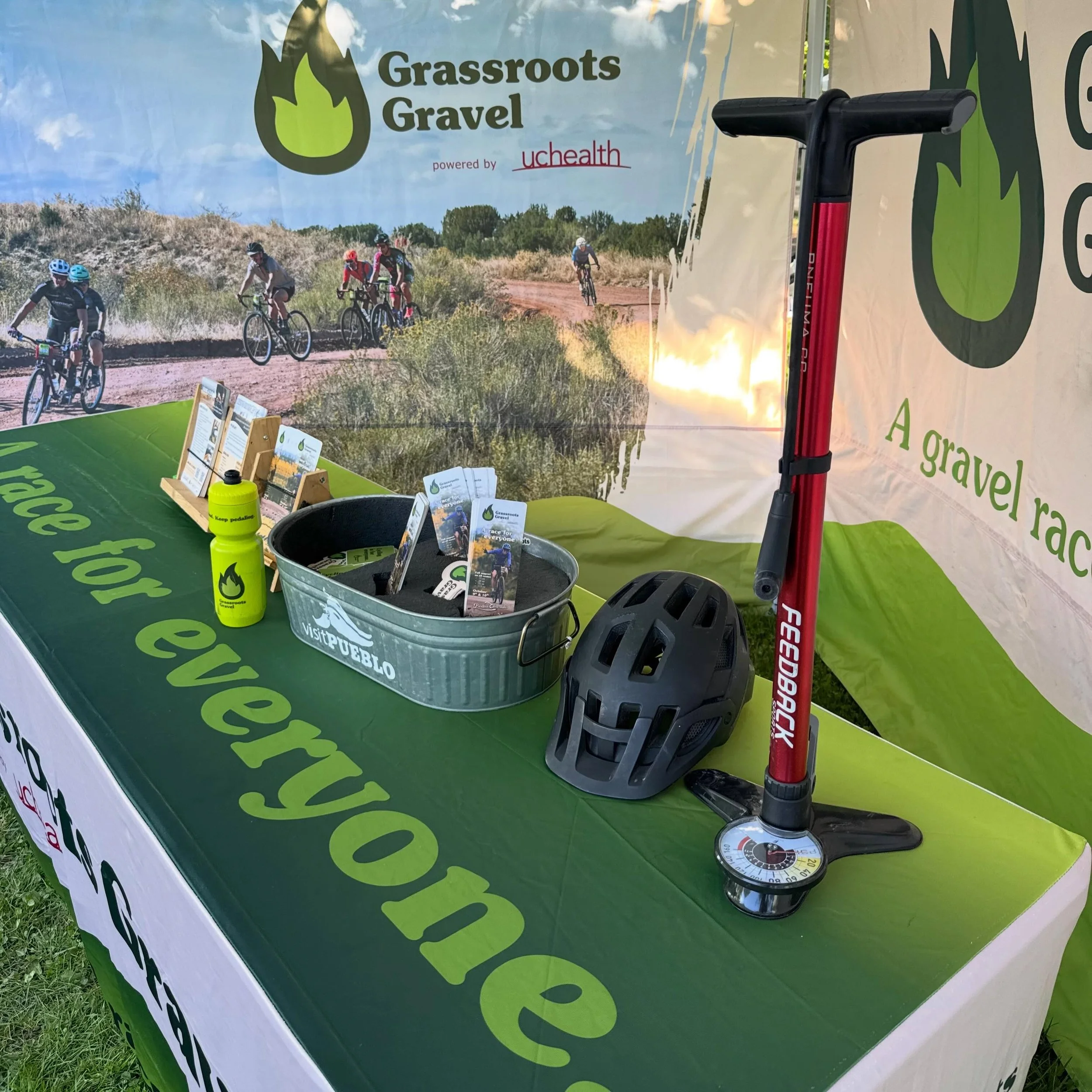 Big fans of folks finding us at events (and avoiding sunburns)🥵⛺️ 

If you&rsquo;ve ever noticed our big presence when we show up to expos or at one of our repair clinics, our bold tents and signs come straight from one of our @grassrootsgravel part