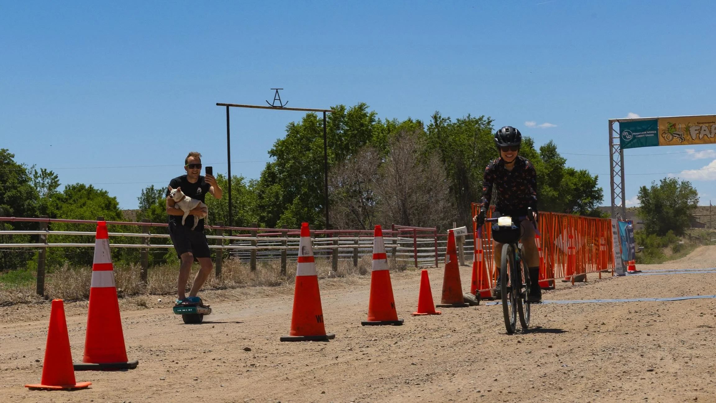 There&rsquo;s a lot goin&rsquo; on. Soak it in. 👩&zwj;🌾 Farmstand 50 finish line vibes were 💯 

📸 @kimoutgallivanting 

Canine @onewheel chauffeur: Unknown