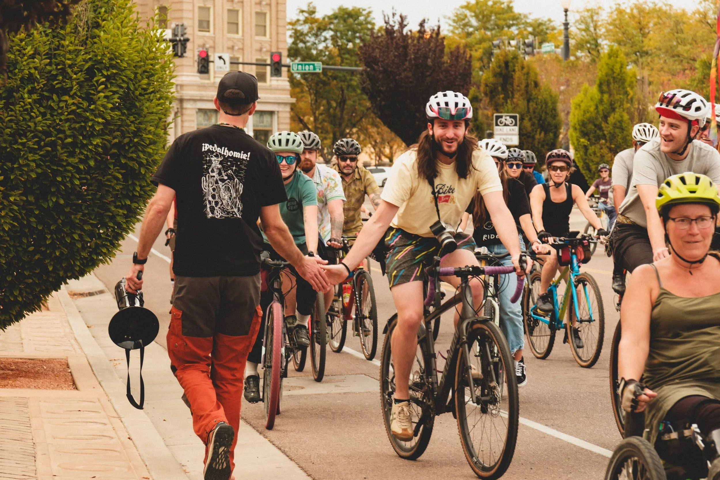 Be part of something. 🤝 Ridden or volunteered at Grassroots Gravel before? Share what this event is to you. For us: it&rsquo;s people. Grassroots Gravel is people showing up for themselves and each other. 

📸 @s_tribby