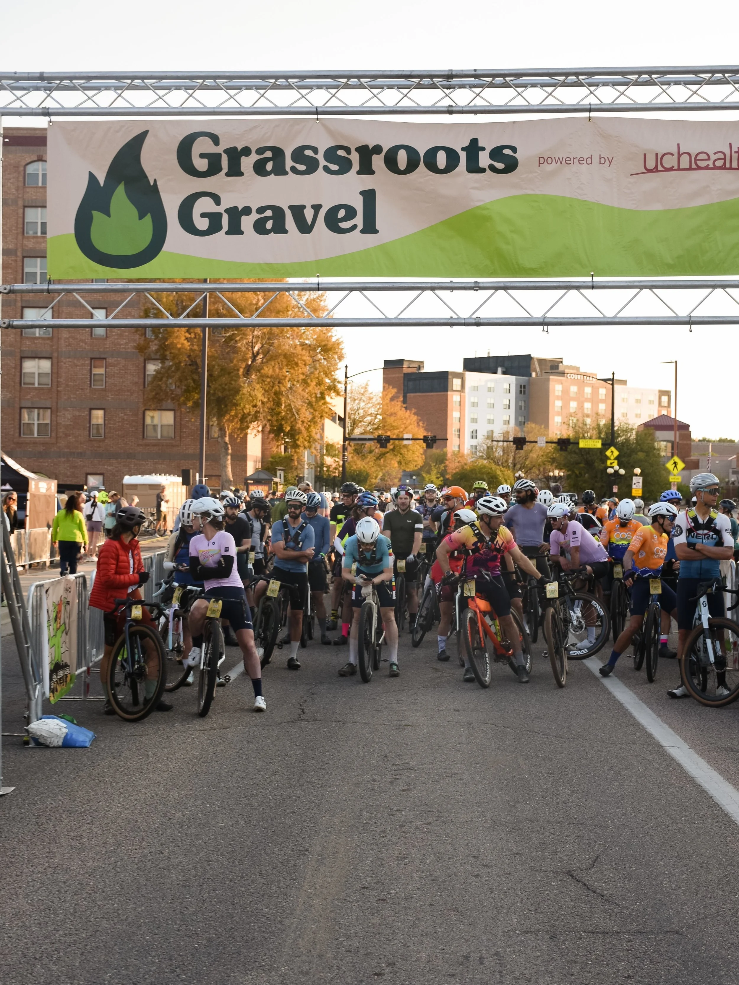 Highlights from this morning of The Whole, The Half, The Lil Chile, and The Mild staging and starts. Huge thank you to our title sponsor, UCHealth, for making all of this possible. More updates to come as riders from the various races start to cross 