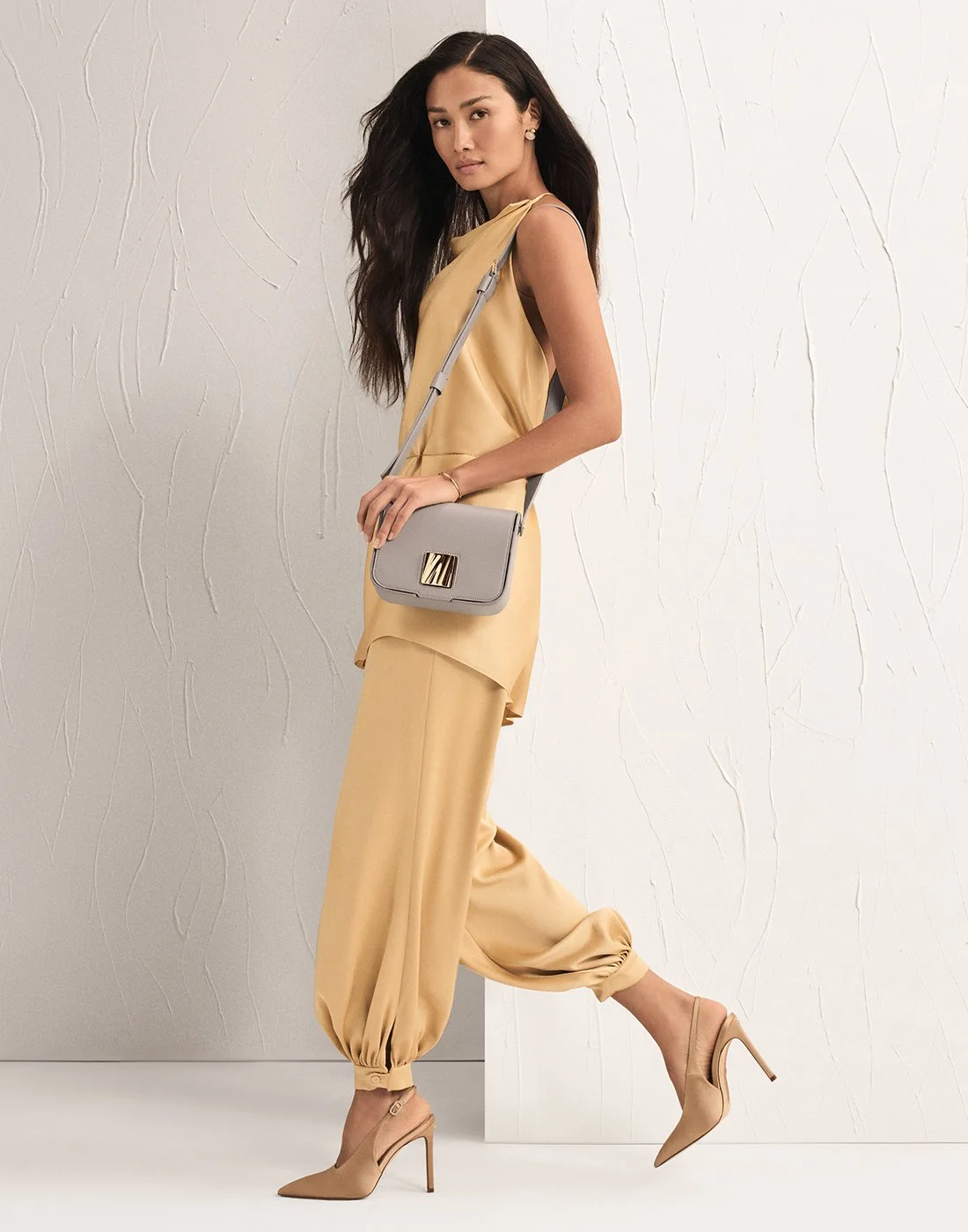 04-TUMI-Olas_Grey-2-300CMYKCROPPED.jpg