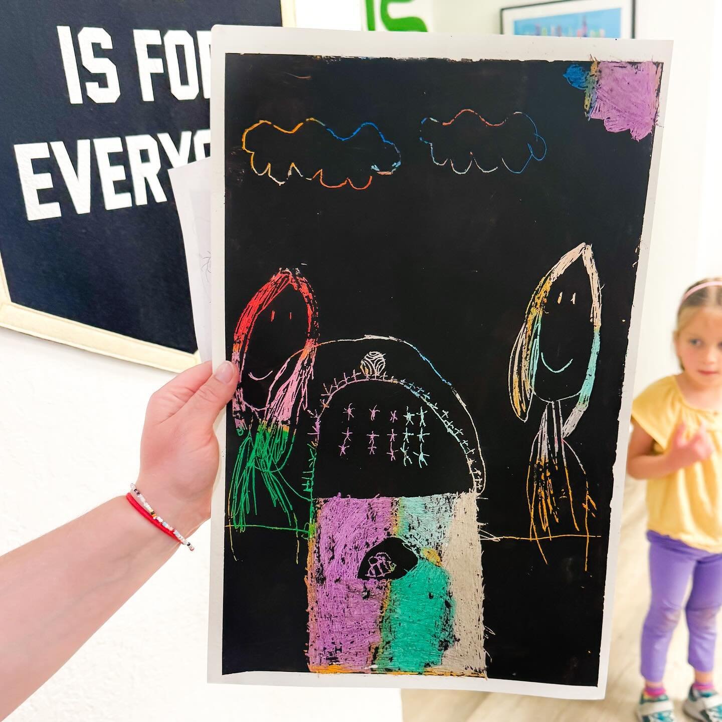 A few more adorable scratch art pieces from our last class. 😍 

#kidsartclass #kidsartproject #artteachersofinstagram #processart #craypas #sgraffito #kidergarten