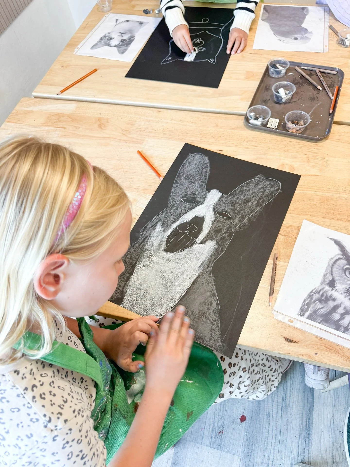 Learning all about value this week in Art foundations. I&rsquo;m so impressed with the kids attention to detail!

#kidsart #artclass #oaklandkids #makeart #artteacher