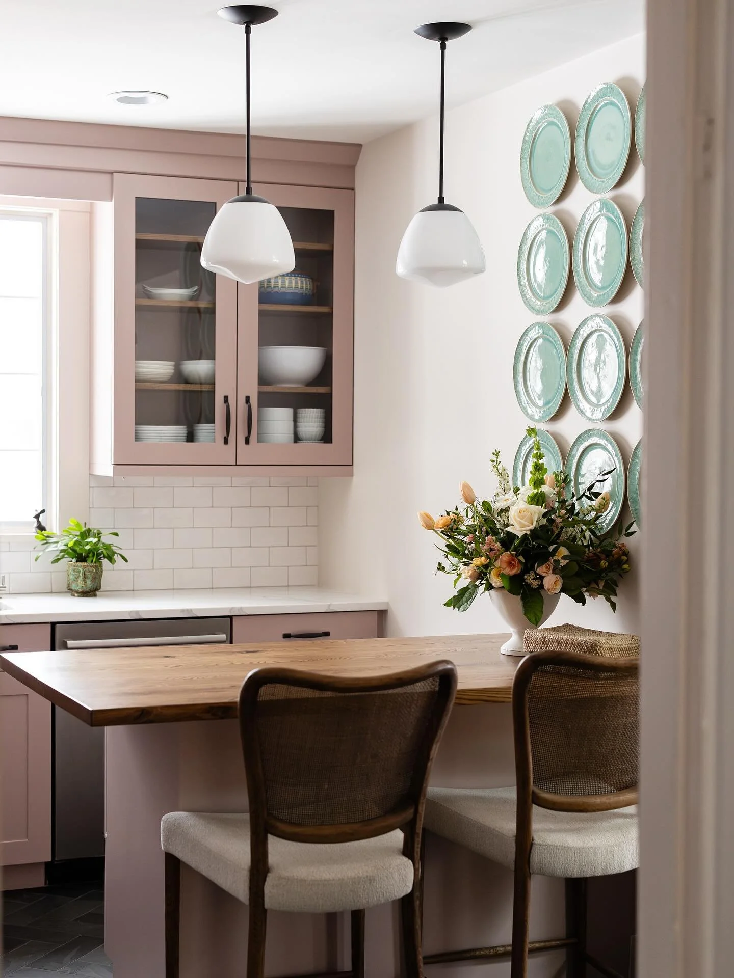 Such a fun kitchen design by @allieearmour at @agcointeriordesign!