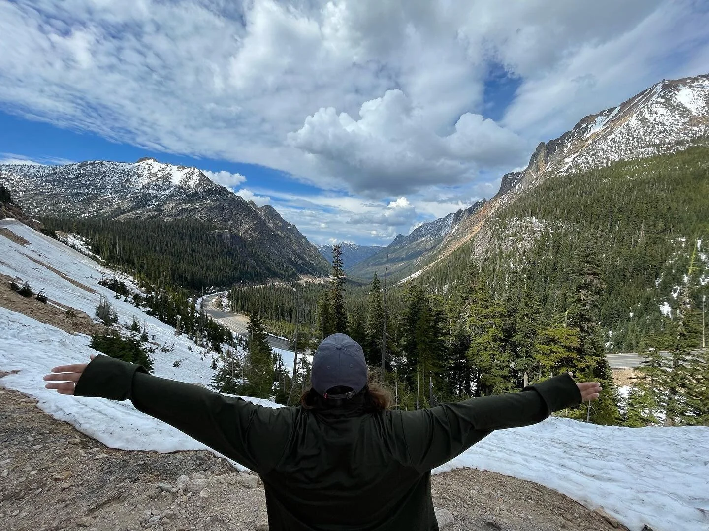 Washington Trip Day 3 - @ncascadesnps North Cascades National Park

Beautiful mountain views, teal lakes, and one of the best picnic lunch spots ever. There was still a lot of snow, but the weather was transitioning into spring and snowmelt formed am