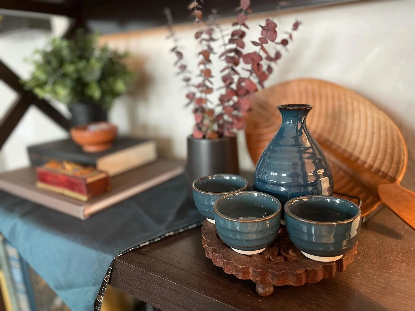 As I start thinking about summer decor, I wanted to share what I did for spring this year - I was very inspired by sakura season. I kept things minimal by creating small vignettes on each of my shelves and keeping to a simple color palette. And of co
