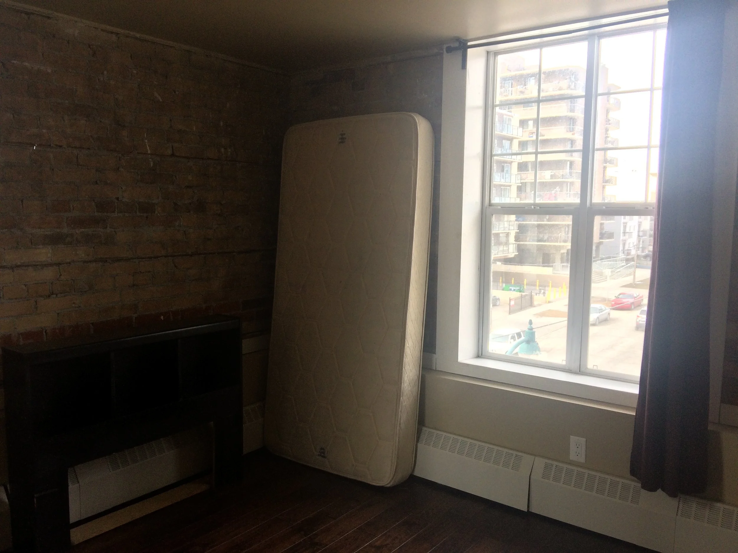 Large-sized windows in most untis