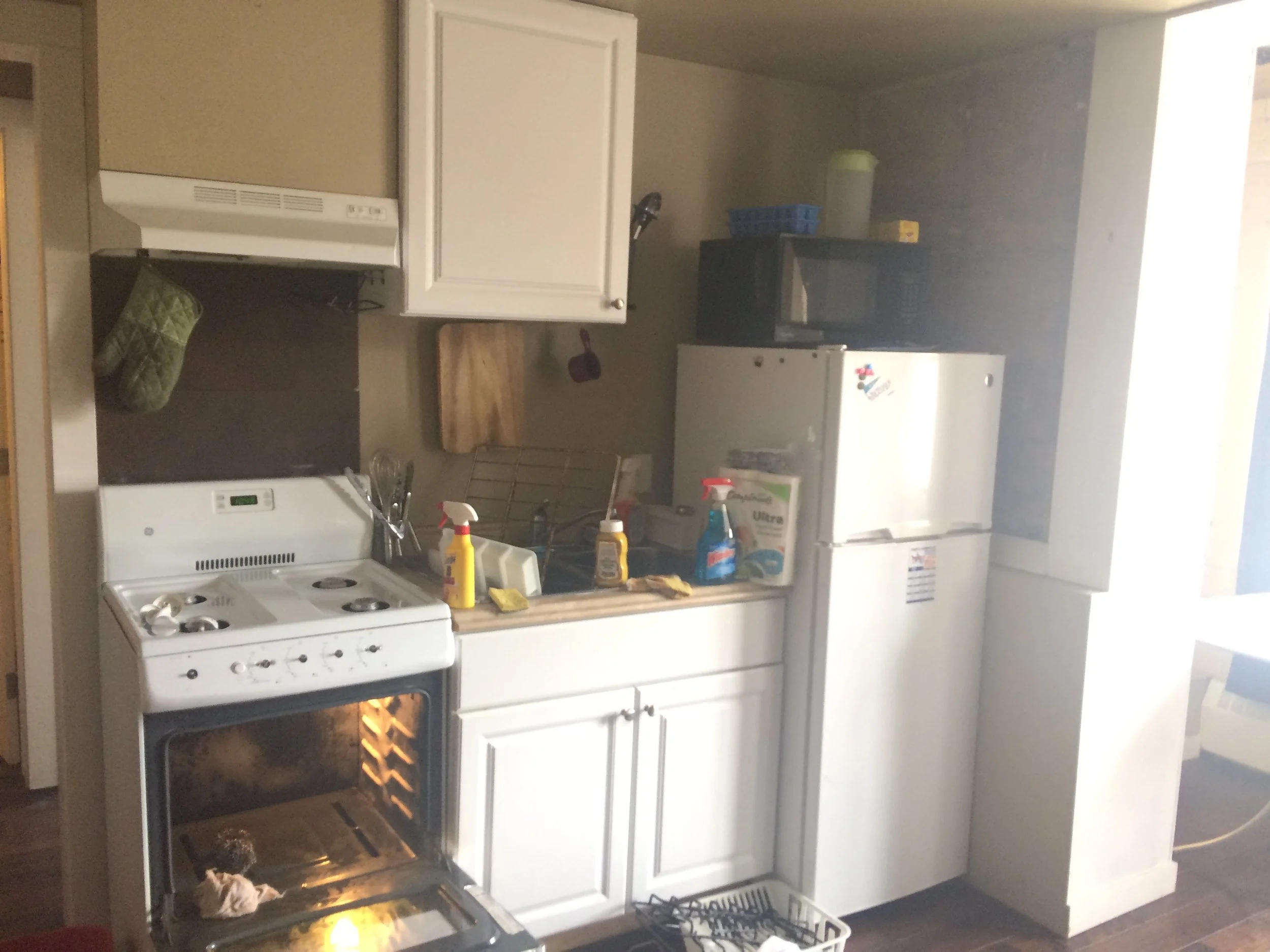 Kitchen, oversized kink, no prep counter space, no drawers and not enough cabinet space