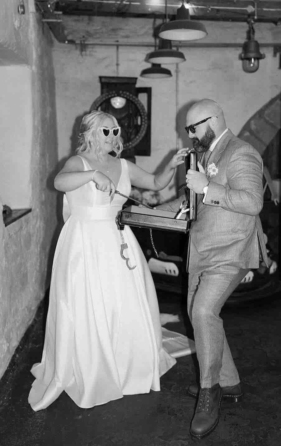 Tom and Hayley dance the night away, Tom doing so in a cotton/linen/wool blend 3 piece. And sunglasses.