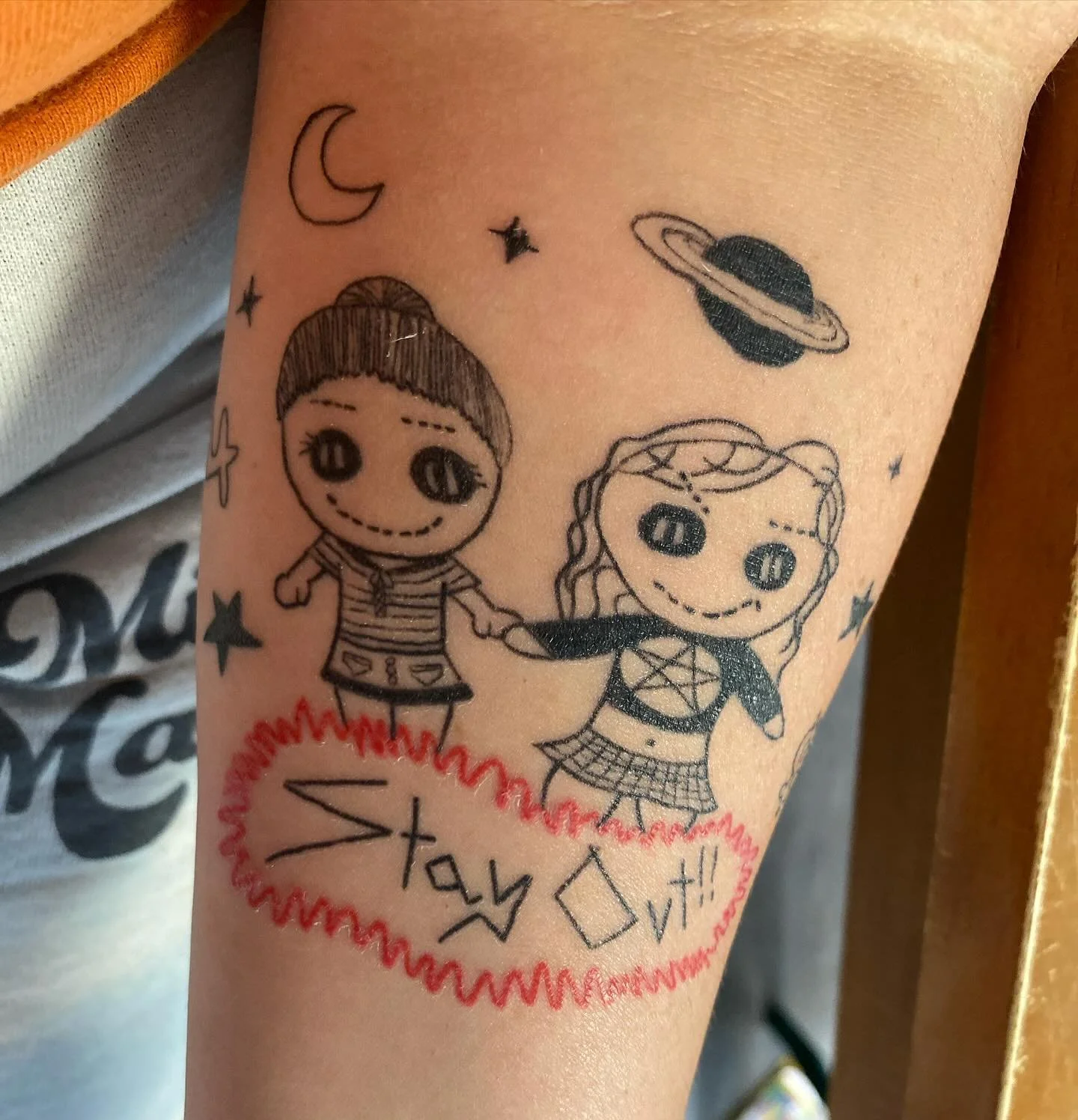 I'm so so pleased with how this memorial piece for Alyssa came out. I loved working with @goopytattoo - I went in knowing I wanted to incorporate her artwork, laid out probably fifty pages of doodles and notes accumulated over nearly 25 years of frie