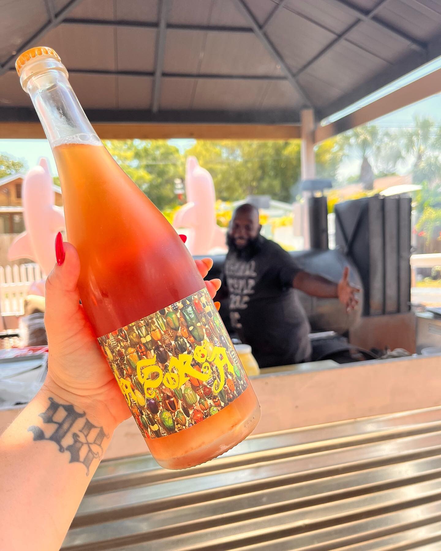 Let&rsquo;s get this wine and BBQ party started 🍷 🍗 

This La Sorga from Goatbou Selections is a Grenache Blanc pet nat ros&eacute; with hints of citrus, peach, grapefruit and wild strawberry. Excellent body, great acidity and smooth finish.

#gulf