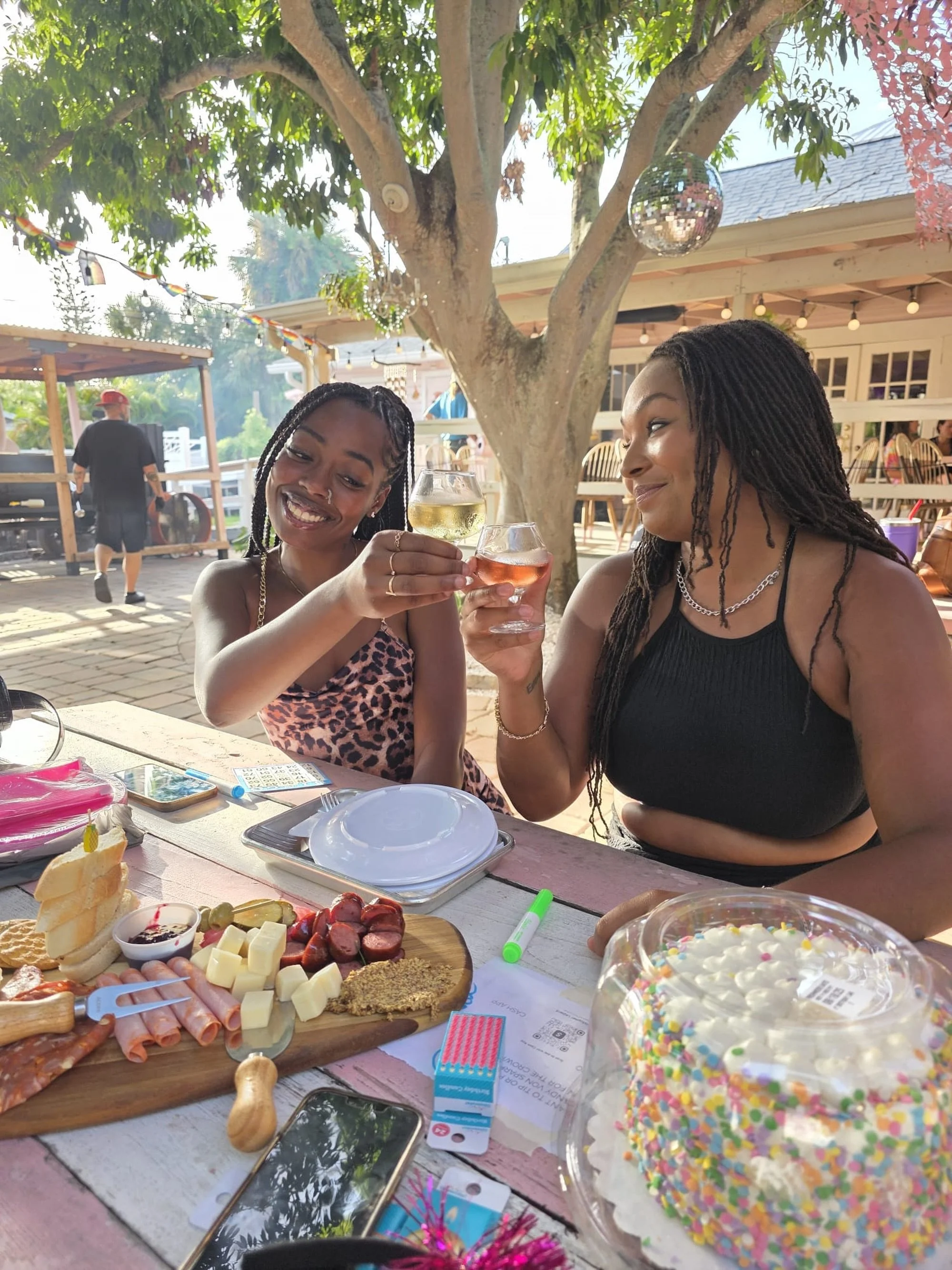 ✨Sunday Brunch Day!✨

Join us every Sunday from 11am-2pm for brunch featuring:

✨Homemade Biscuits
✨Unlimited Mimosas
✨Brunch features including the all NEW Brunch Charcuterie Board
✨Full menu available including GF choices! 

Reservations available 