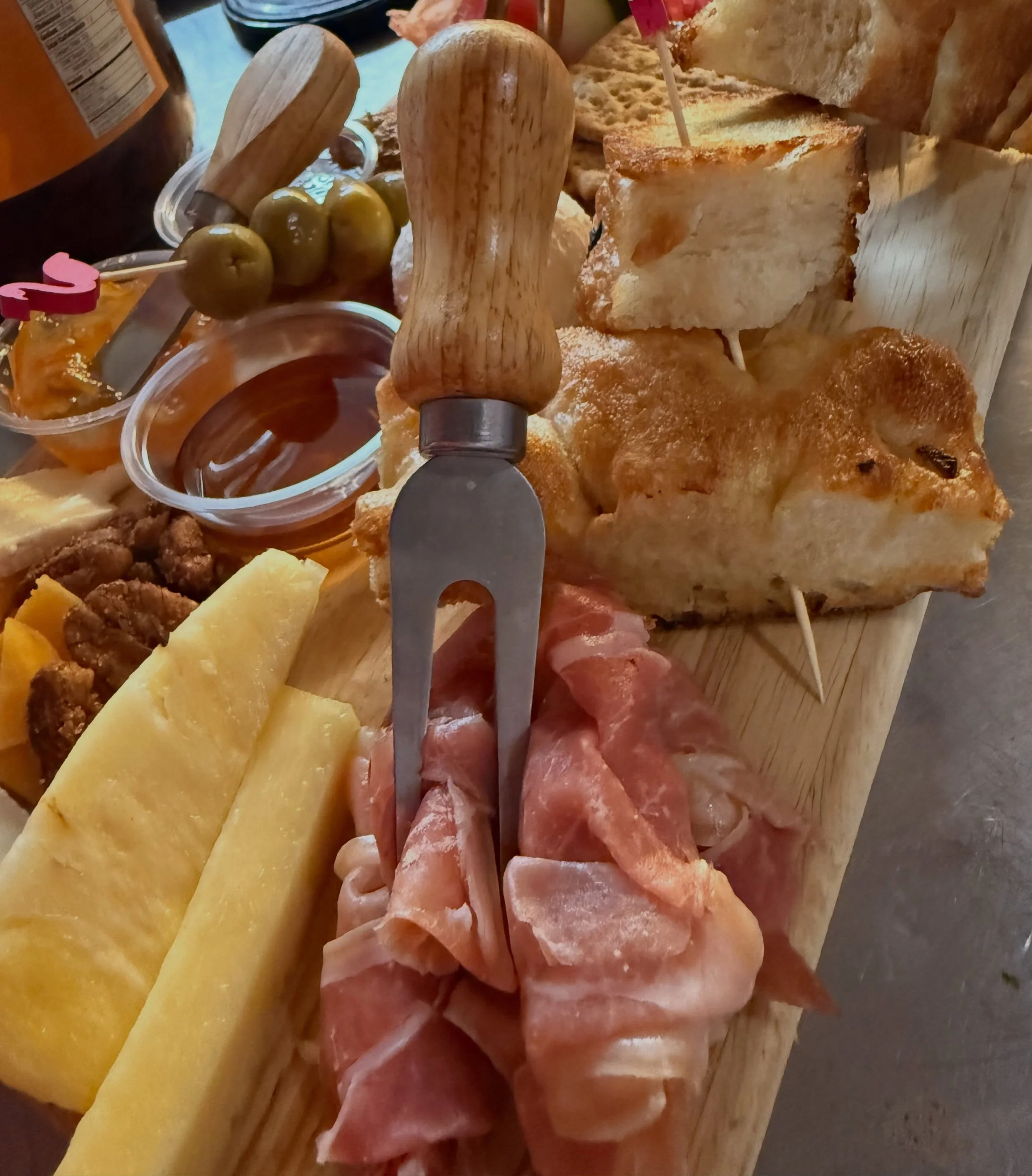 ✨Board &amp; Bottle Thursdays✨

Charcuterie Board for 2 and a bottle for $50 every Thursday, all day! 🥂 

This week&rsquo;s bottle selections:
✨QSS Rare Vinho Verde
✨Clarendelle Ros&eacute;
✨San Antonio Sparkling Almond 

We&rsquo;re open until 9 pm