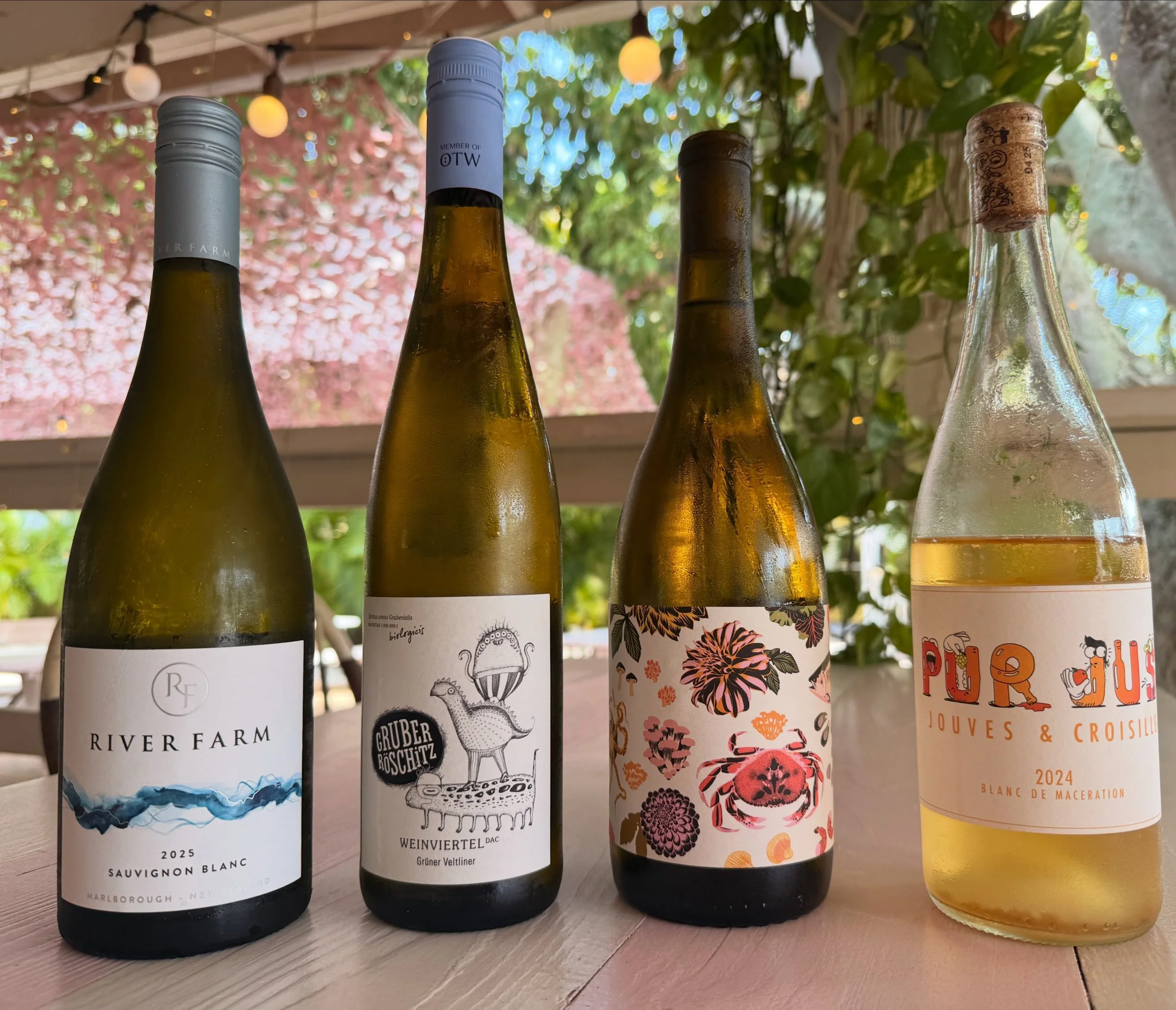✨Featured Flight Friday✨

This one is made for the acid lovers! 

Crisp and Bright wines, perfect for these hot days. Enjoy our wine-expert curated flight of 4 for only $20 today! 

✨Riverfarm Sauv Blanc &bull; Marlborough, NZ
✨Weinviertel Gr&uuml;ne