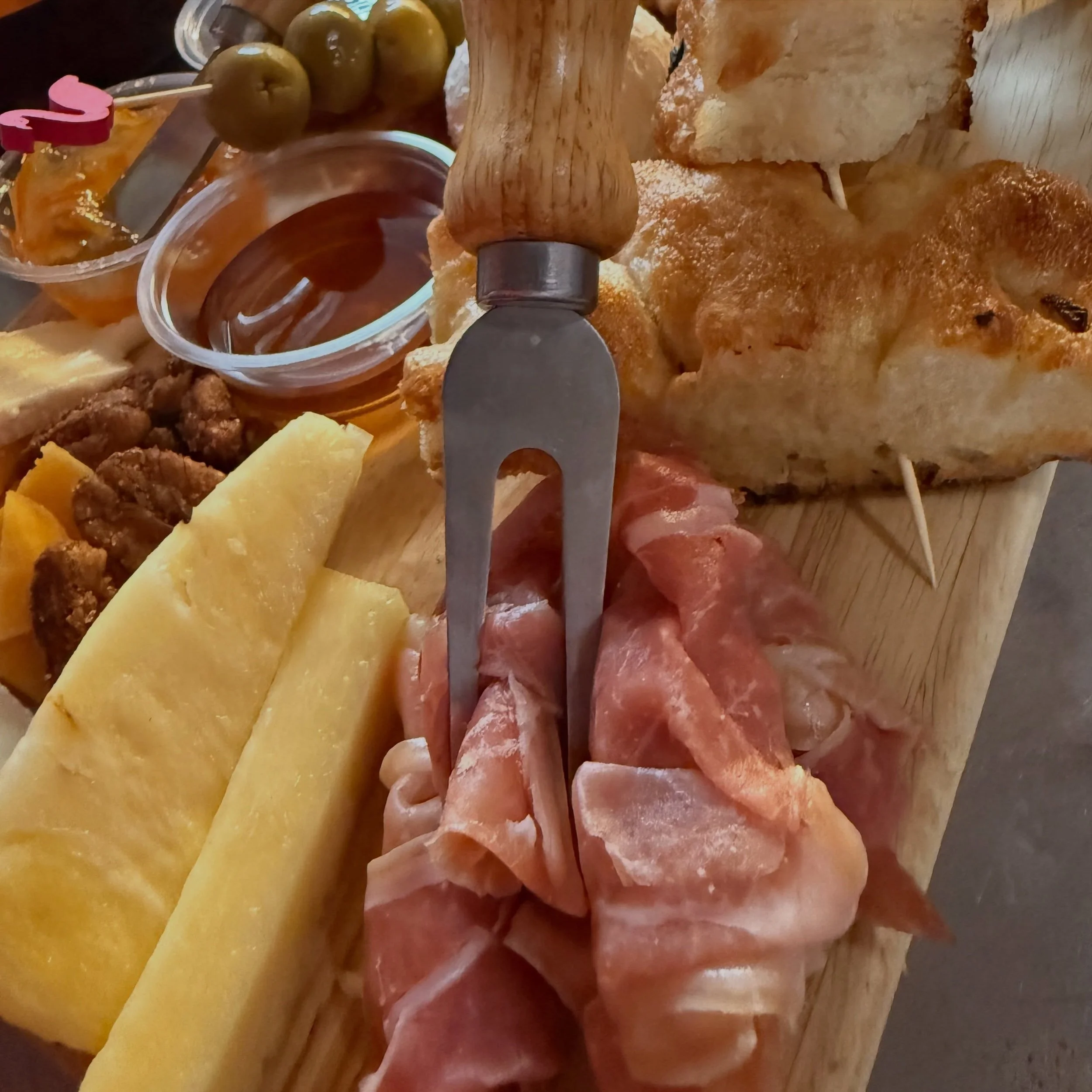 ✨Board &amp; Bottle Thursday✨

Featuring melt-in-your-mouth prosciutto, fresh fruit, homemade focaccia, and lots more on our beautiful charcuterie boards! 🧀 🍷 

Every Thursday enjoy a charcuterie board for 2 and a bottle of house Protocolo wine for