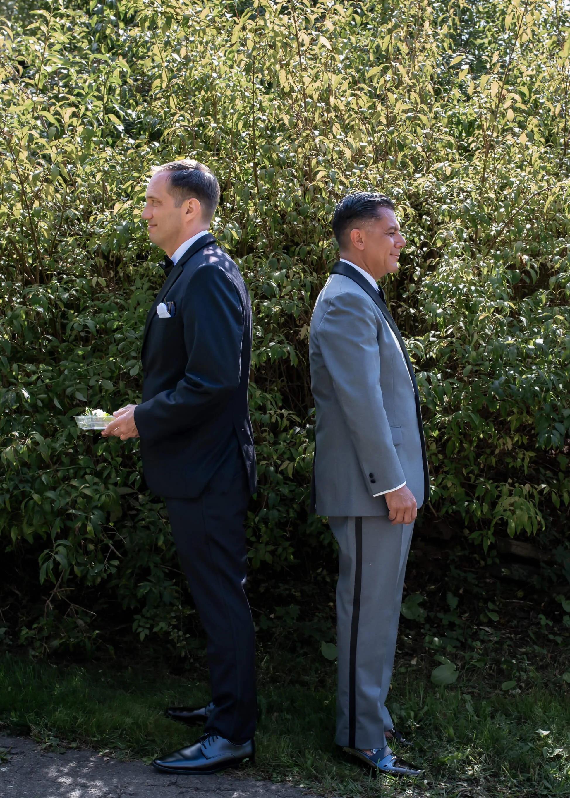 outdoor-first-look-wedding-photography
